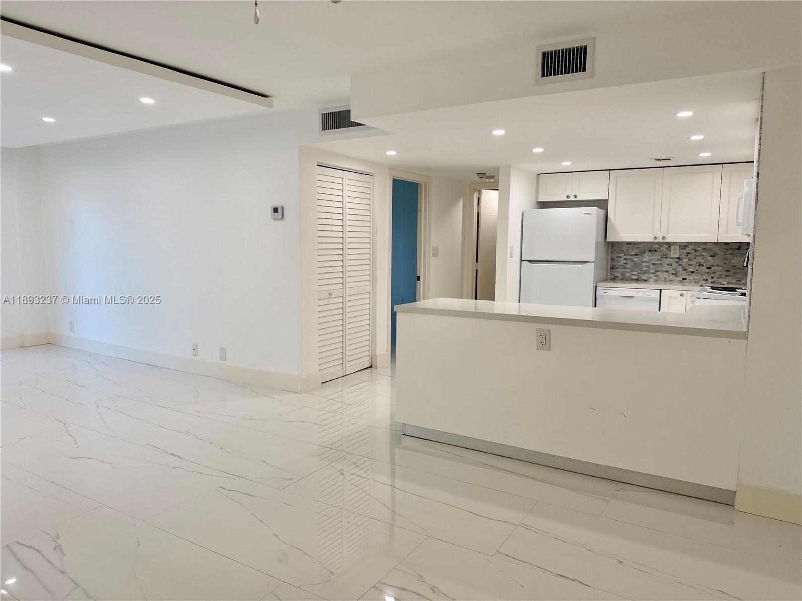 5415 Collins Ave # 304