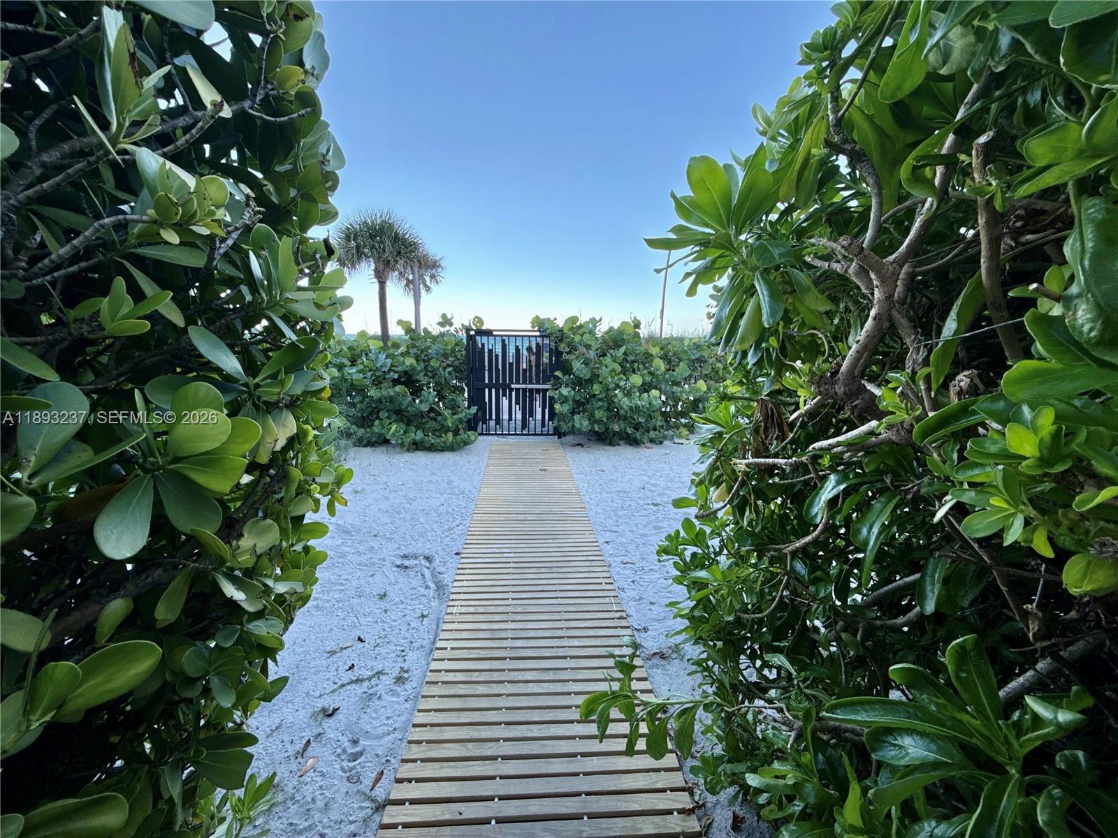 5415 Collins Ave # 304