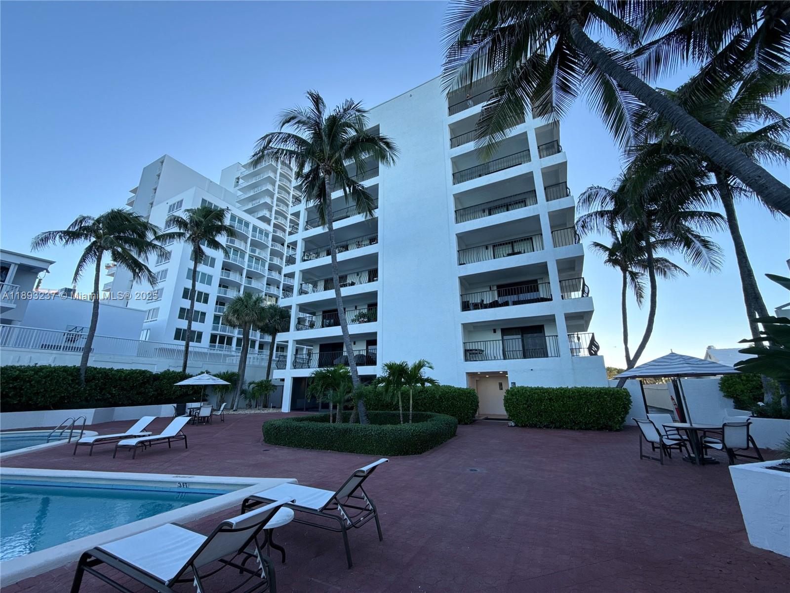 5415 Collins Ave # 304