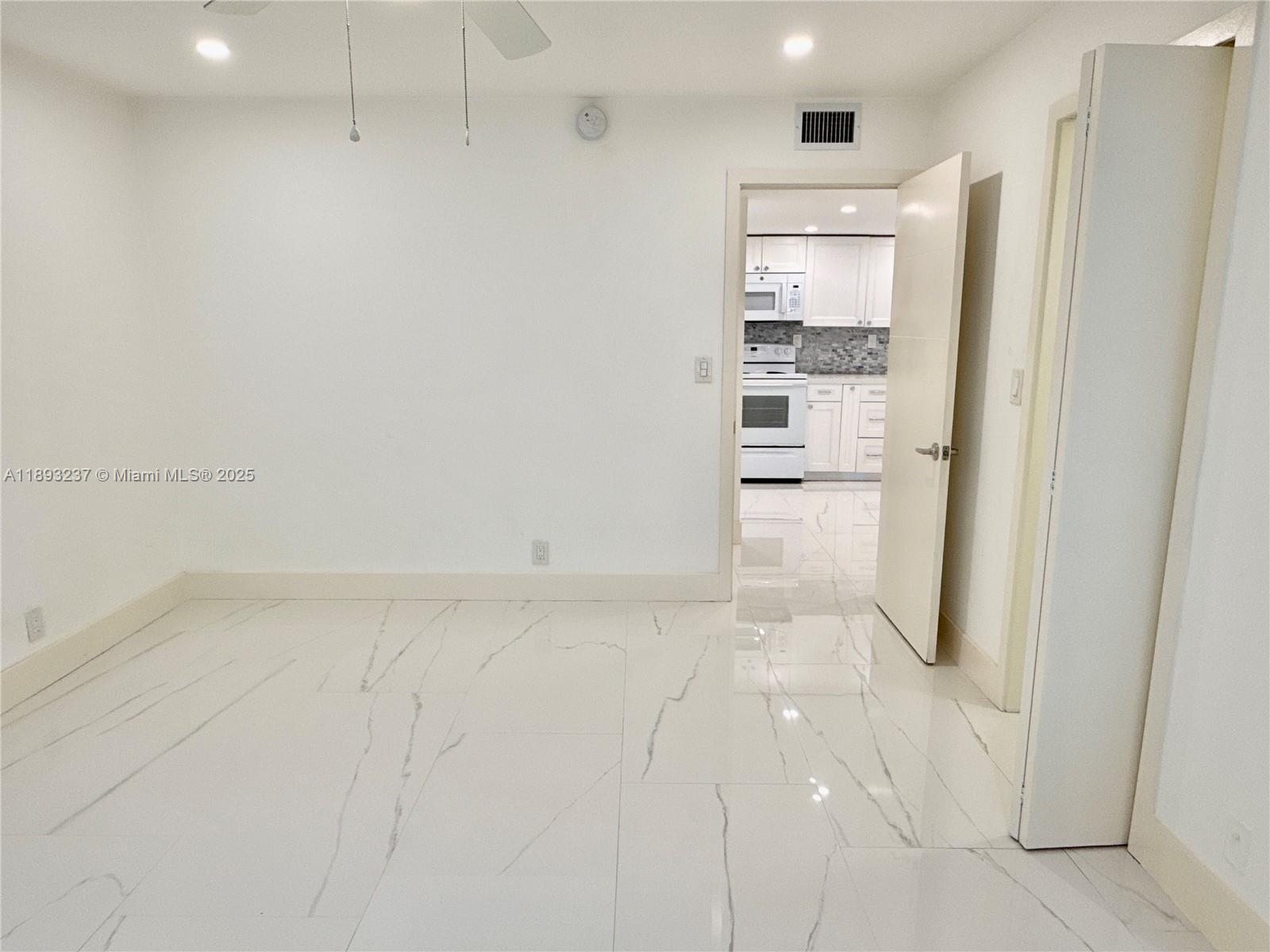 5415 Collins Ave # 304