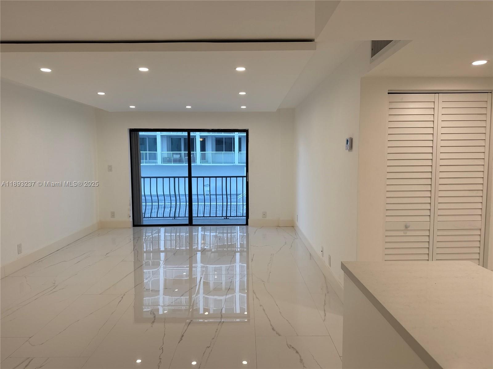 5415 Collins Ave # 304