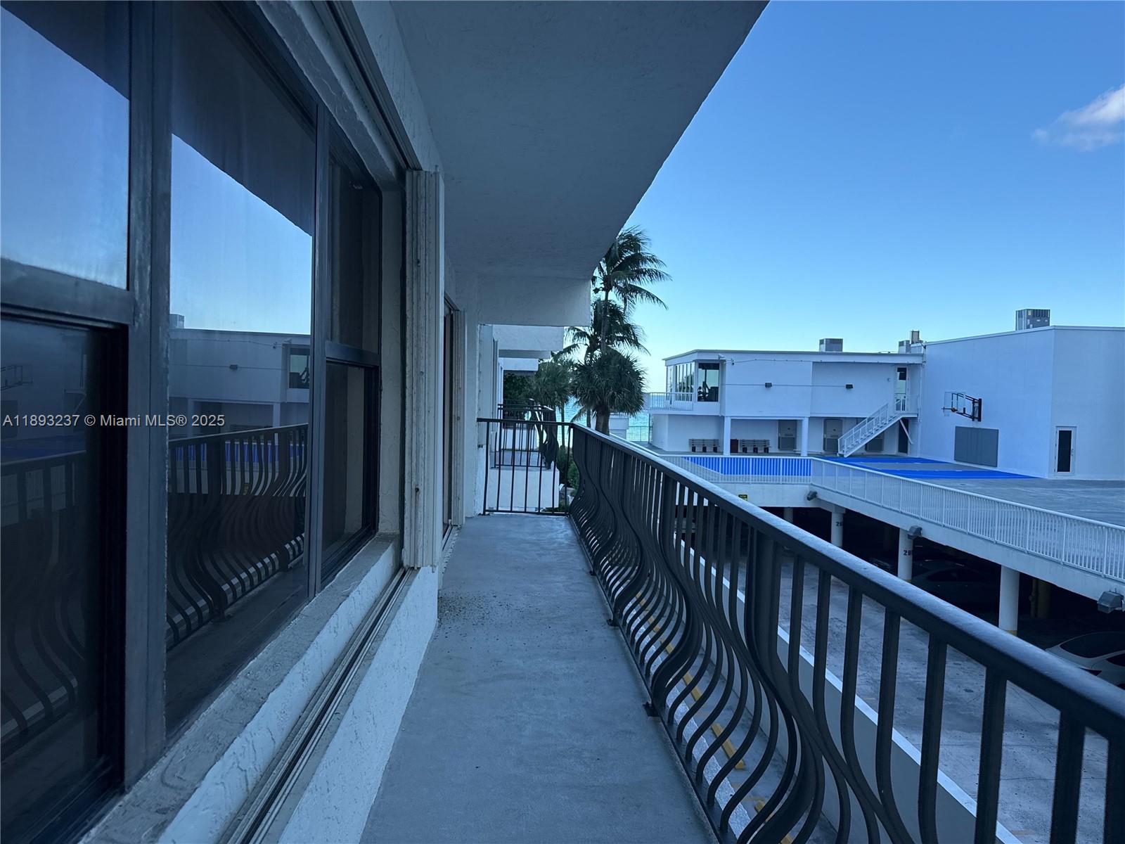 5415 Collins Ave # 304