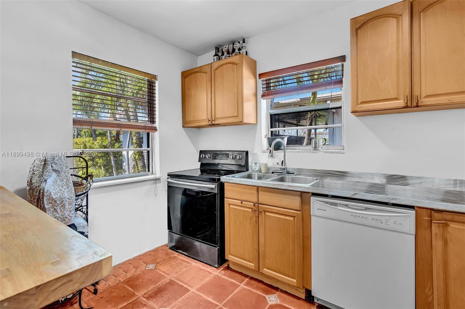 836 W 40th St, Miami Beach