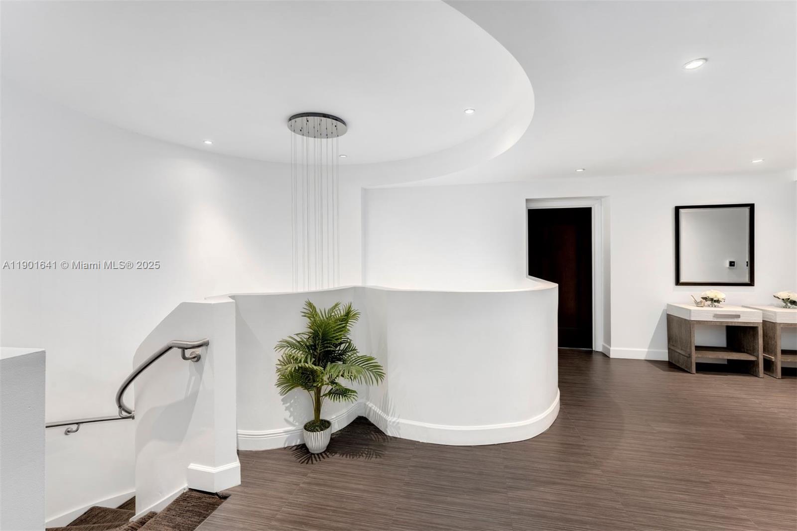 4391 Collins Ave # 512