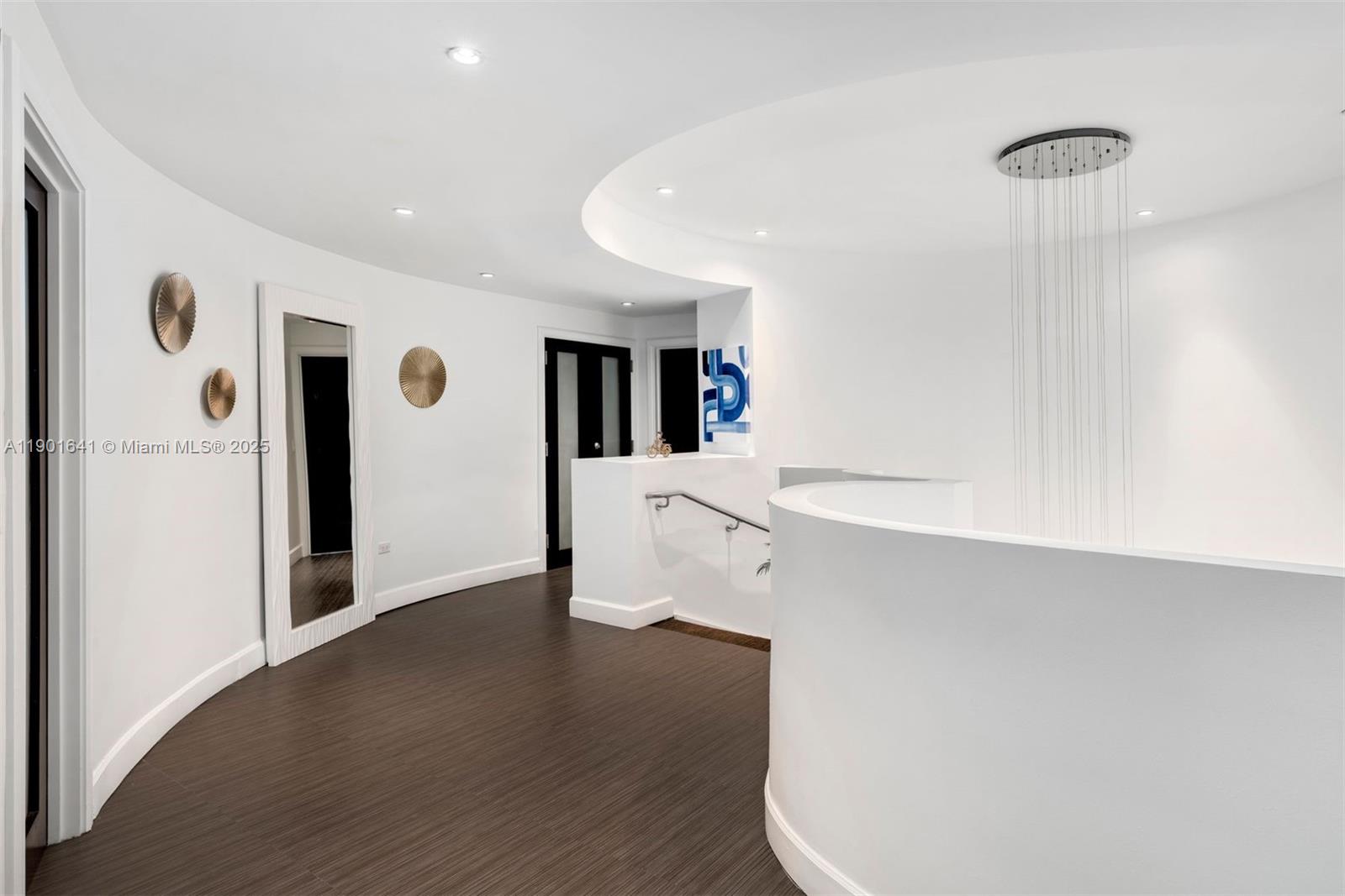 4391 Collins Ave # 512