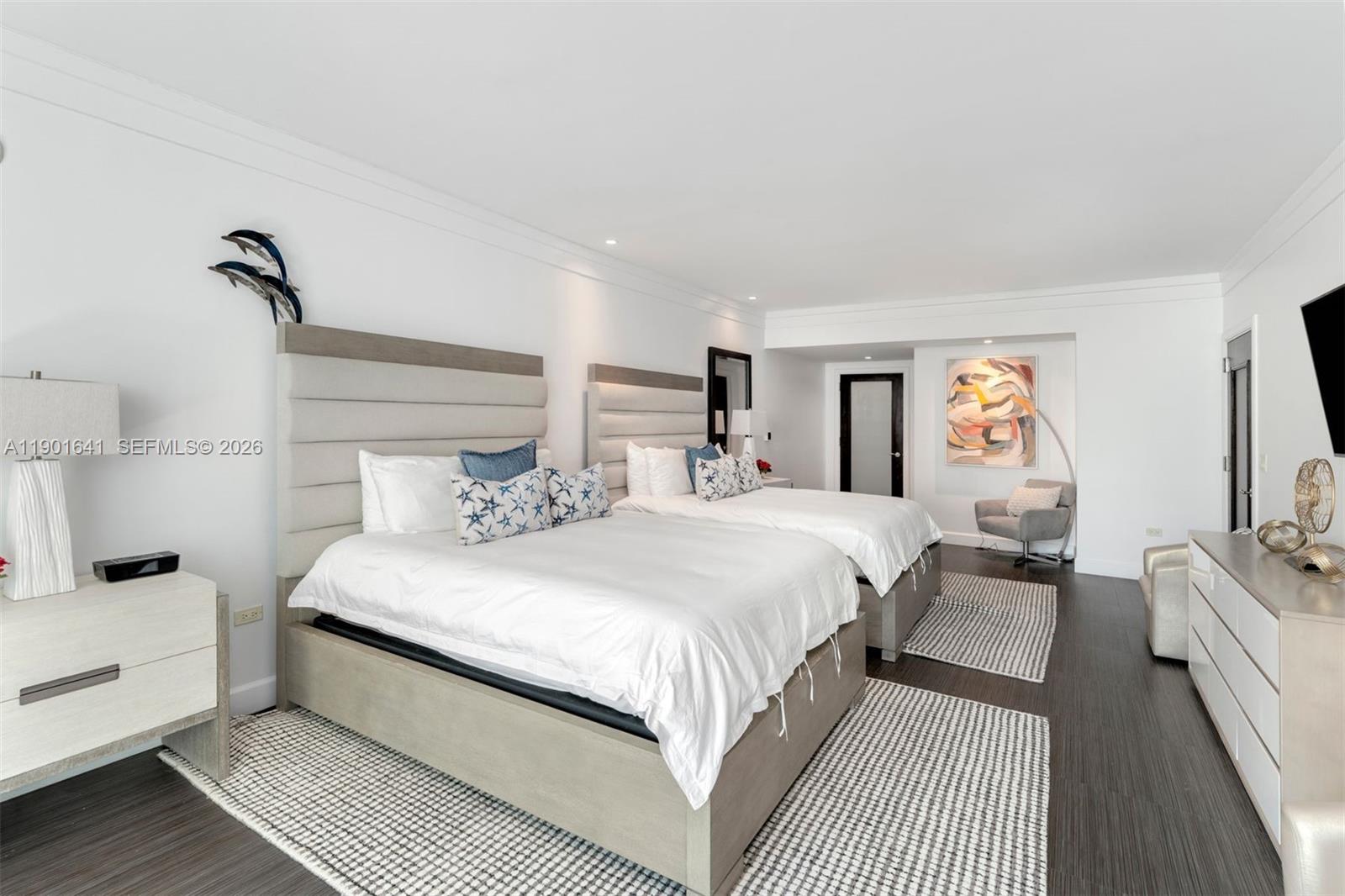 4391 Collins Ave # 512