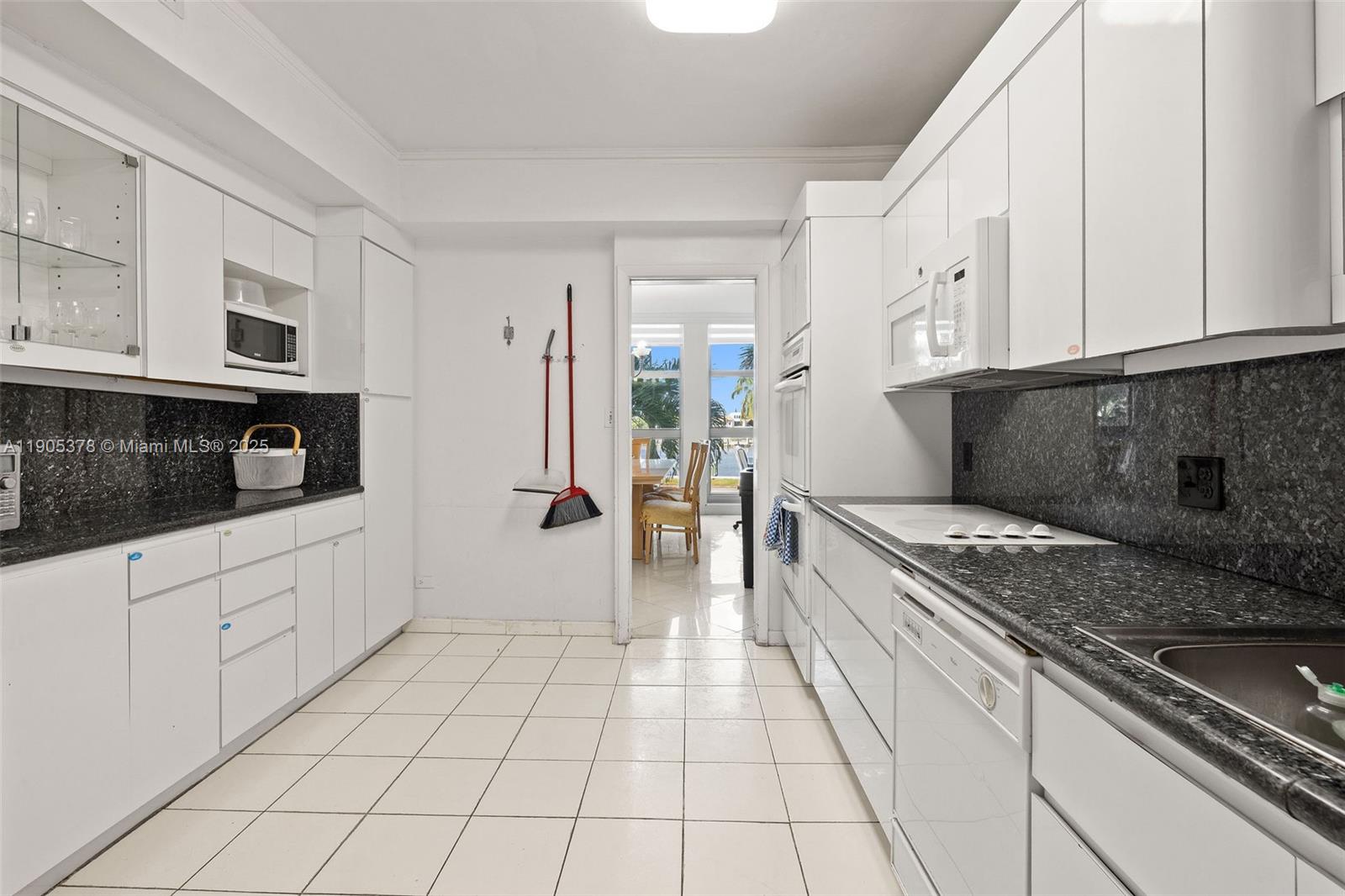 5055 Collins Ave # 2J