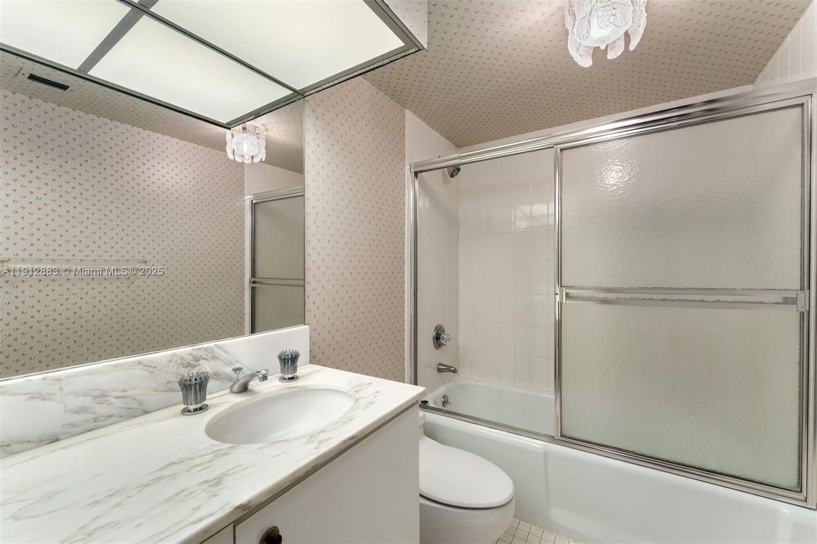 5500 Collins Ave # 304