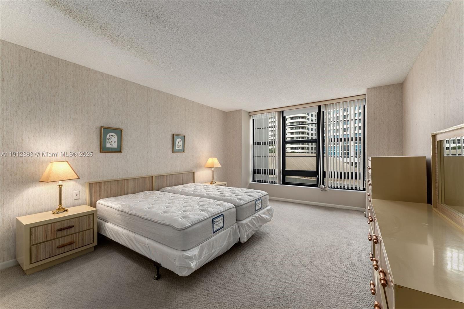 5500 Collins Ave # 304