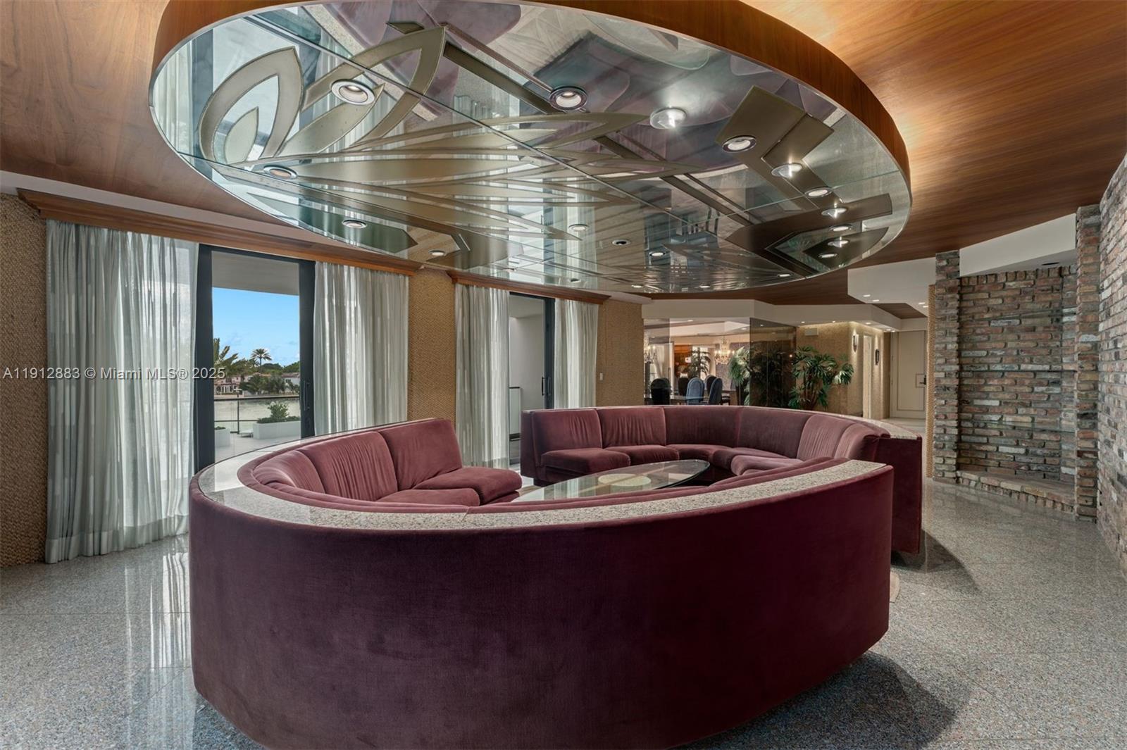 5500 Collins Ave # 304