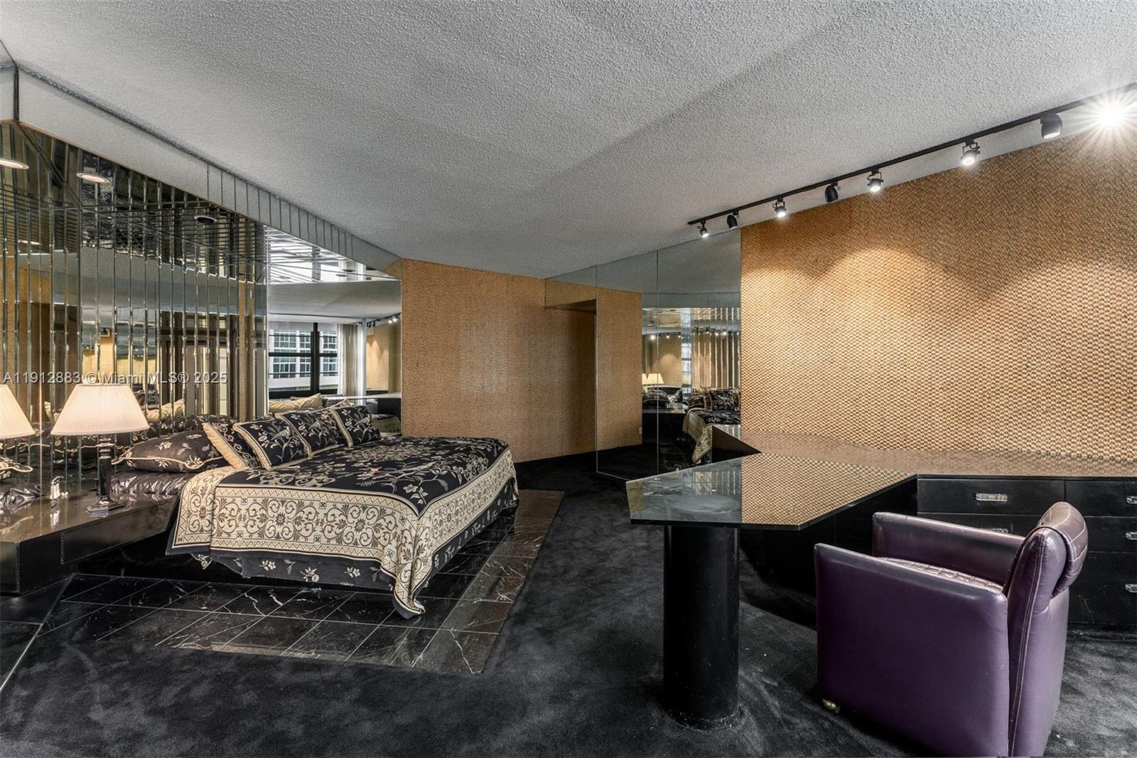 5500 Collins Ave # 304