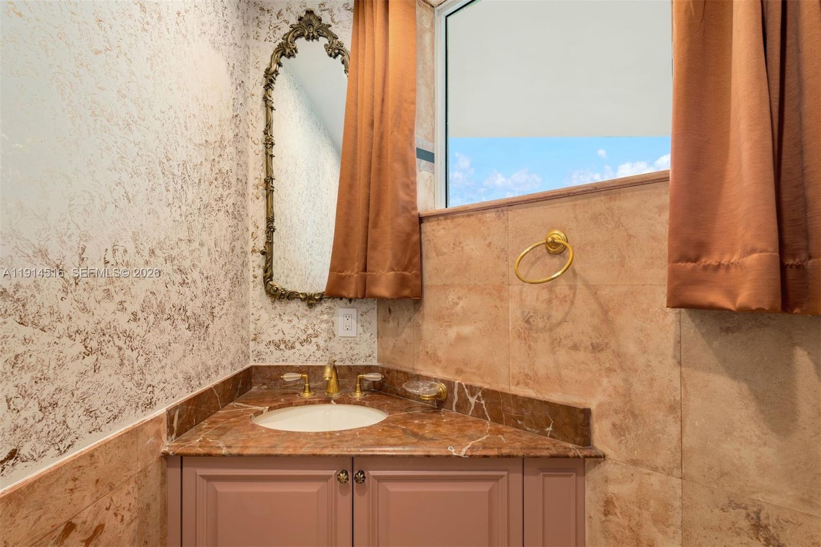 5025 Collins Ave # 1 Unit: PH-1