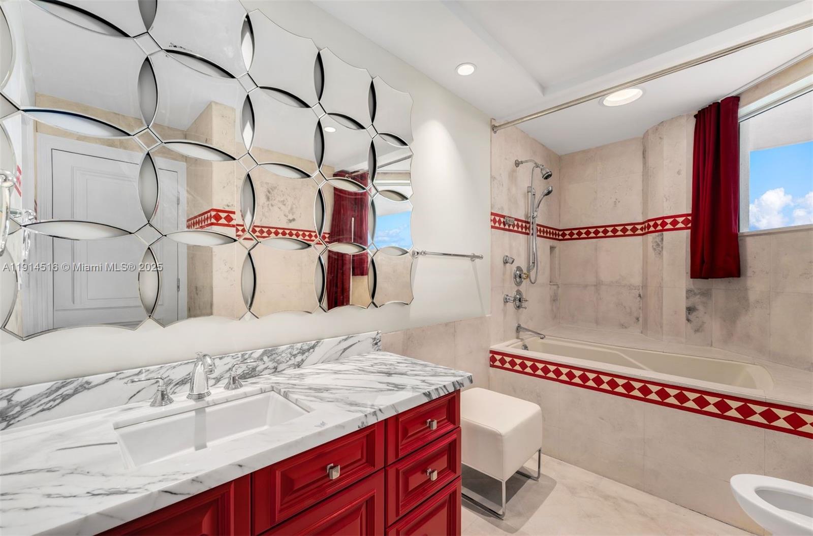 5025 Collins Ave # 1 Unit: PH-1