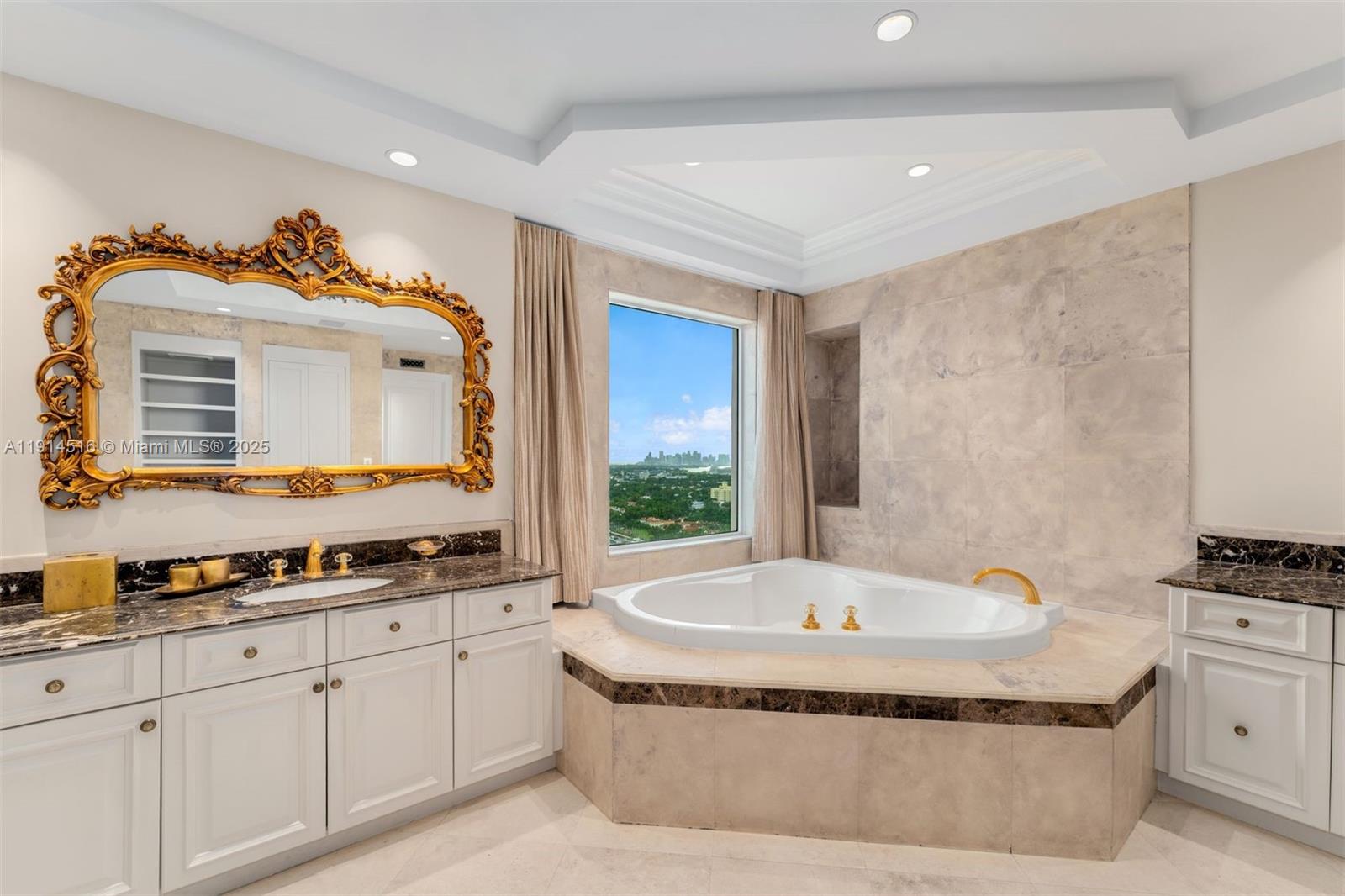 5025 Collins Ave # 1 Unit: PH-1