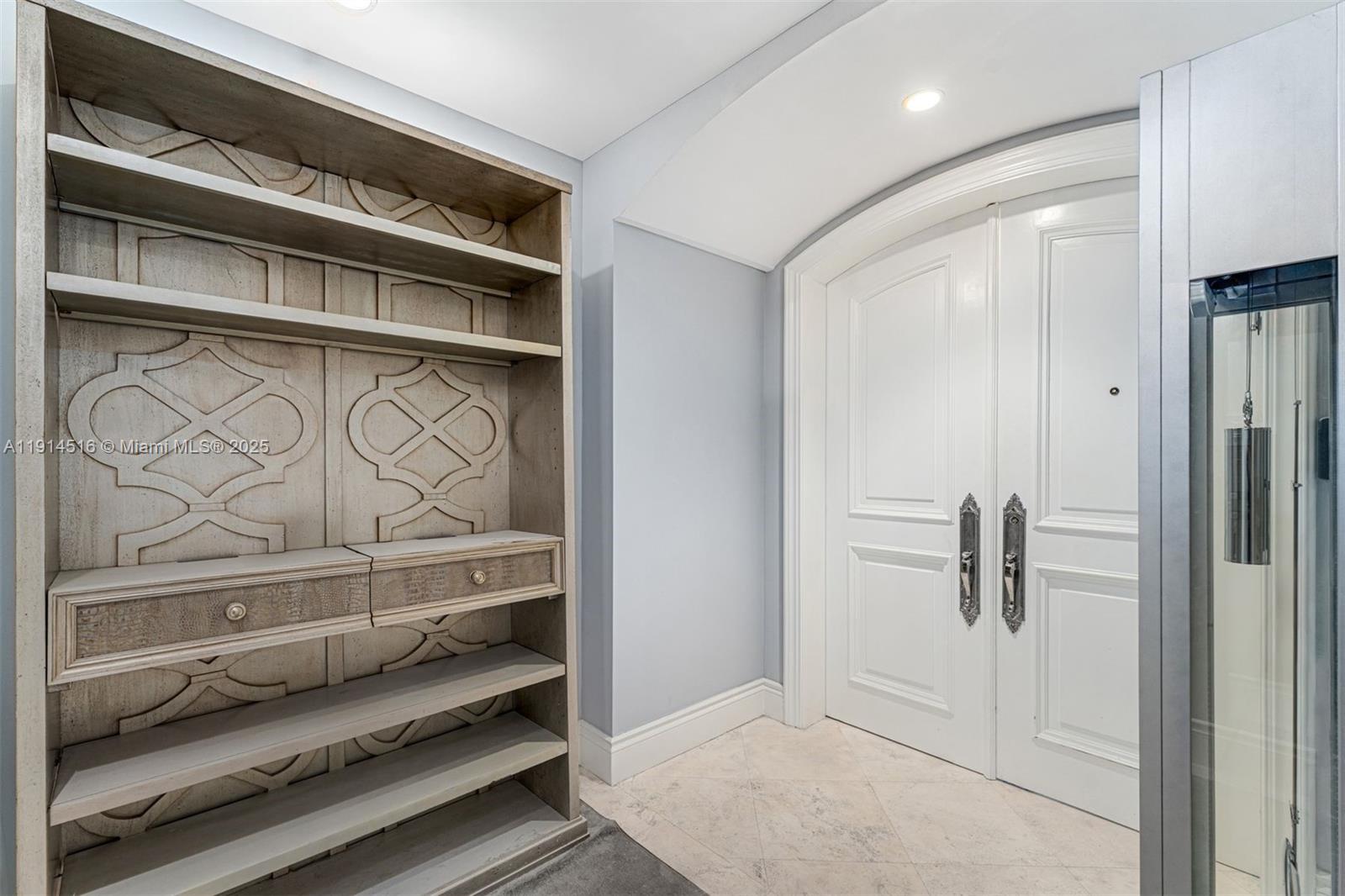 5025 Collins Ave # 1 Unit: PH-1