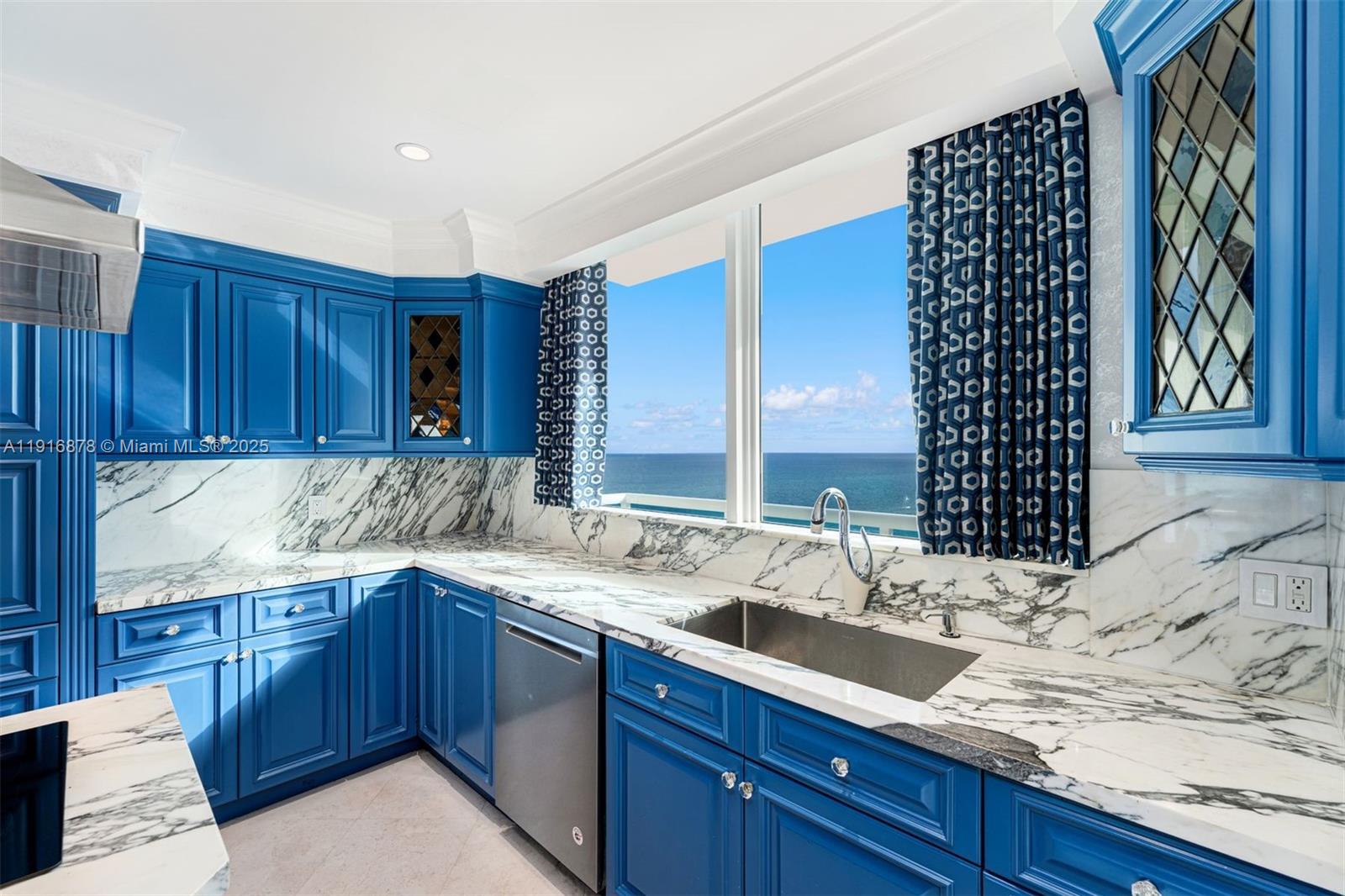 5025 Collins Ave # 1 Unit: PH-1