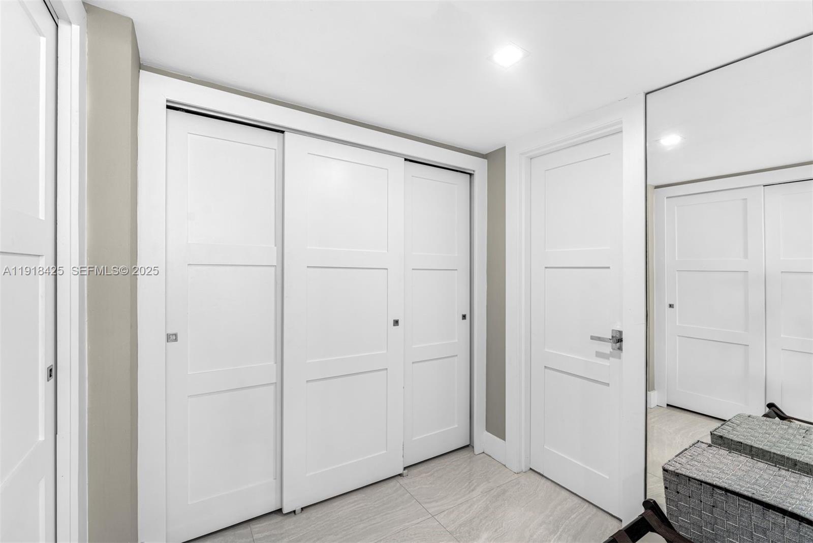 5225 Collins Ave # 603