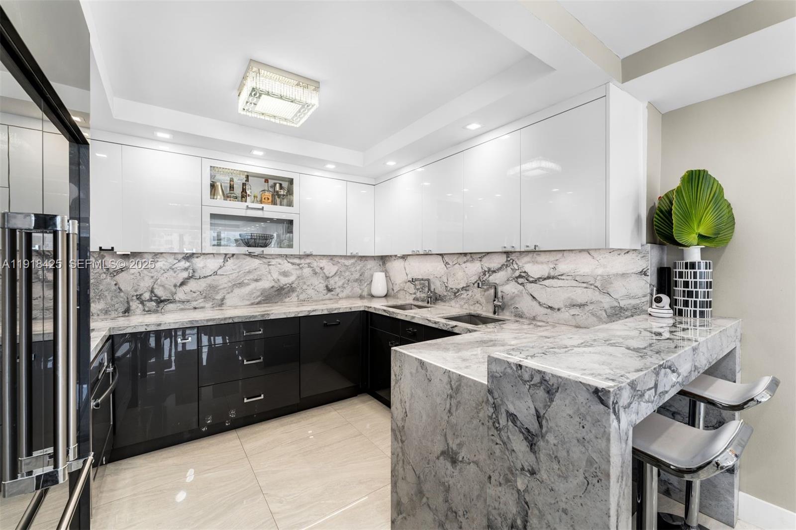 5225 Collins Ave # 603