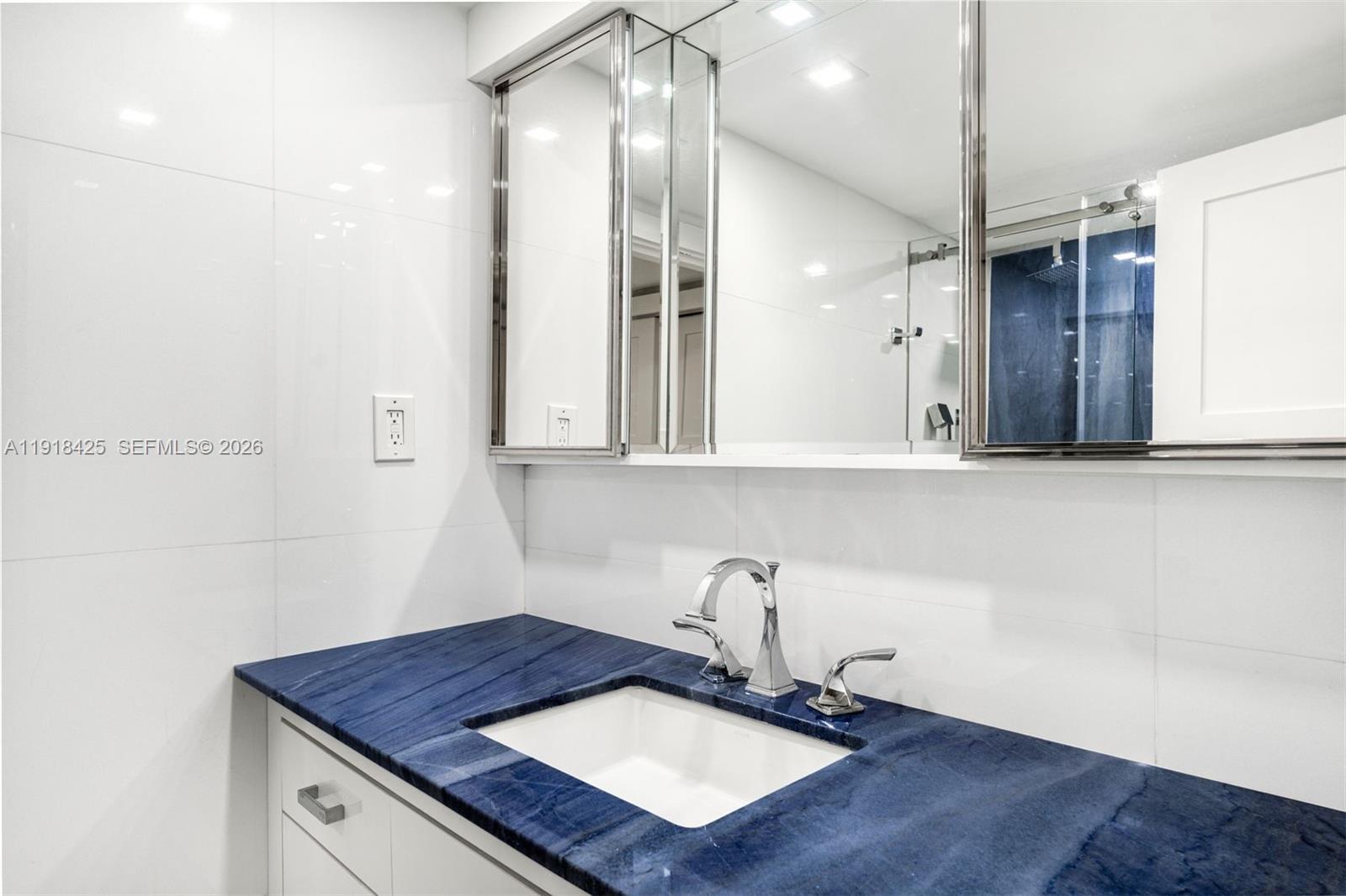5225 Collins Ave # 603