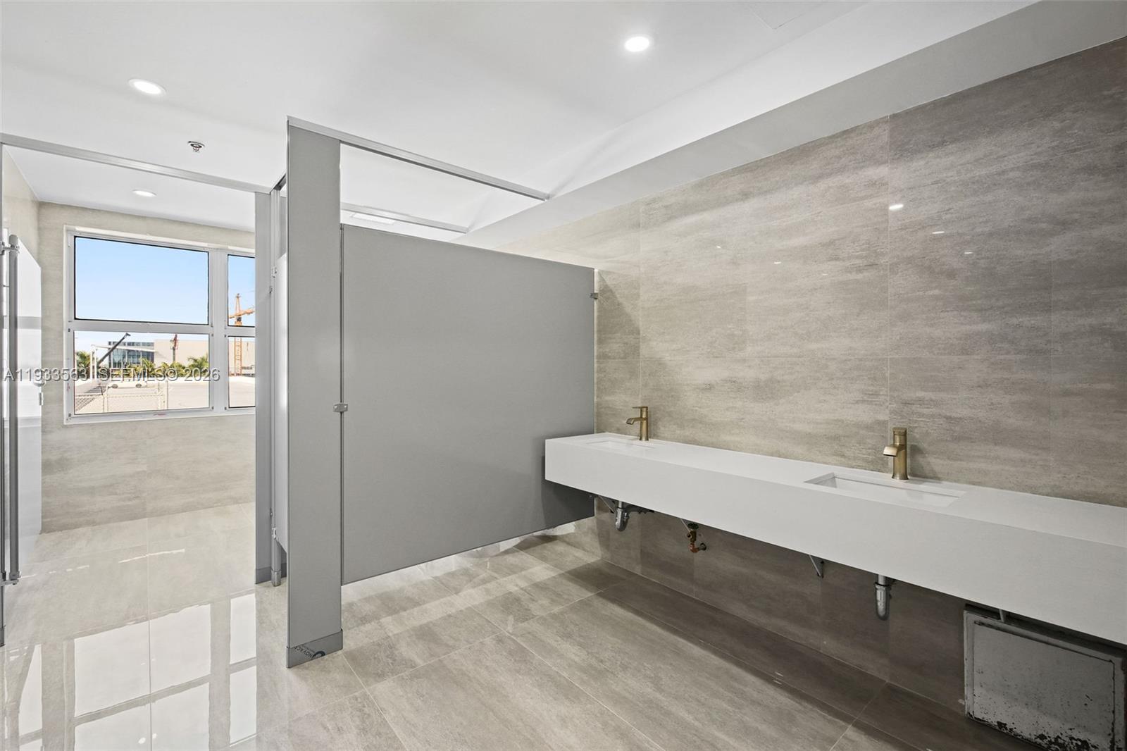 605 Lincoln Rd # 500