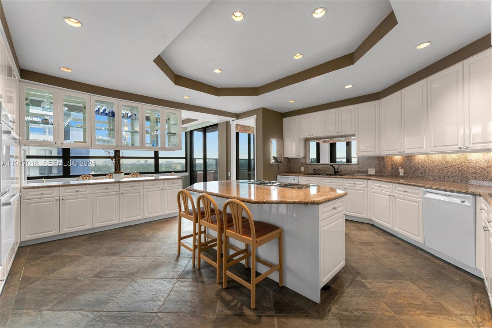 5225 Collins Ave Unit: PH8