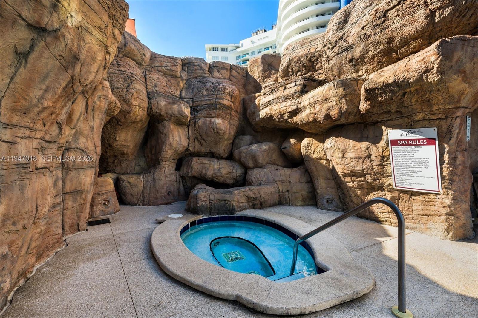 5225 Collins Ave Unit: PH8