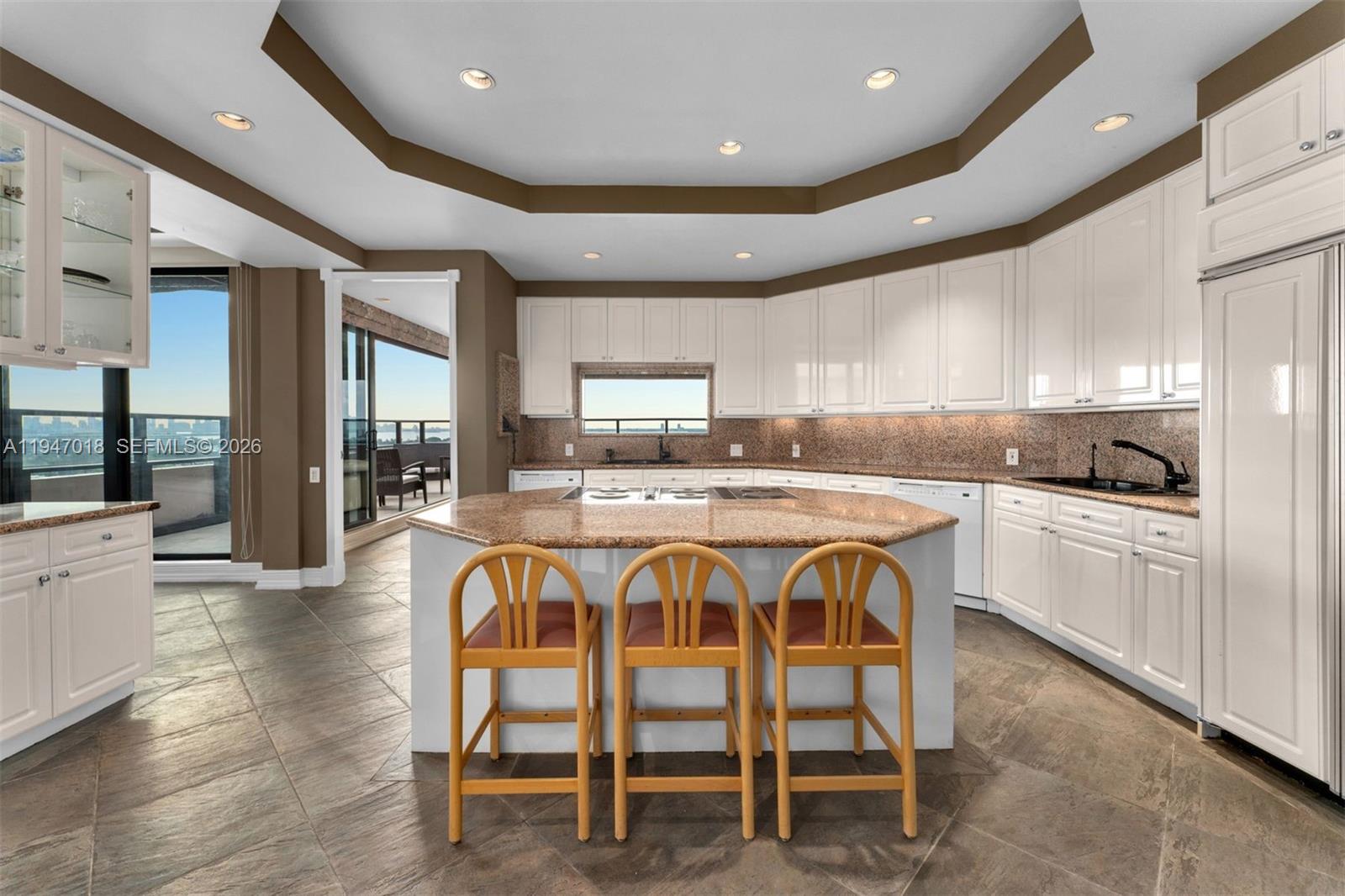 5225 Collins Ave Unit: PH8