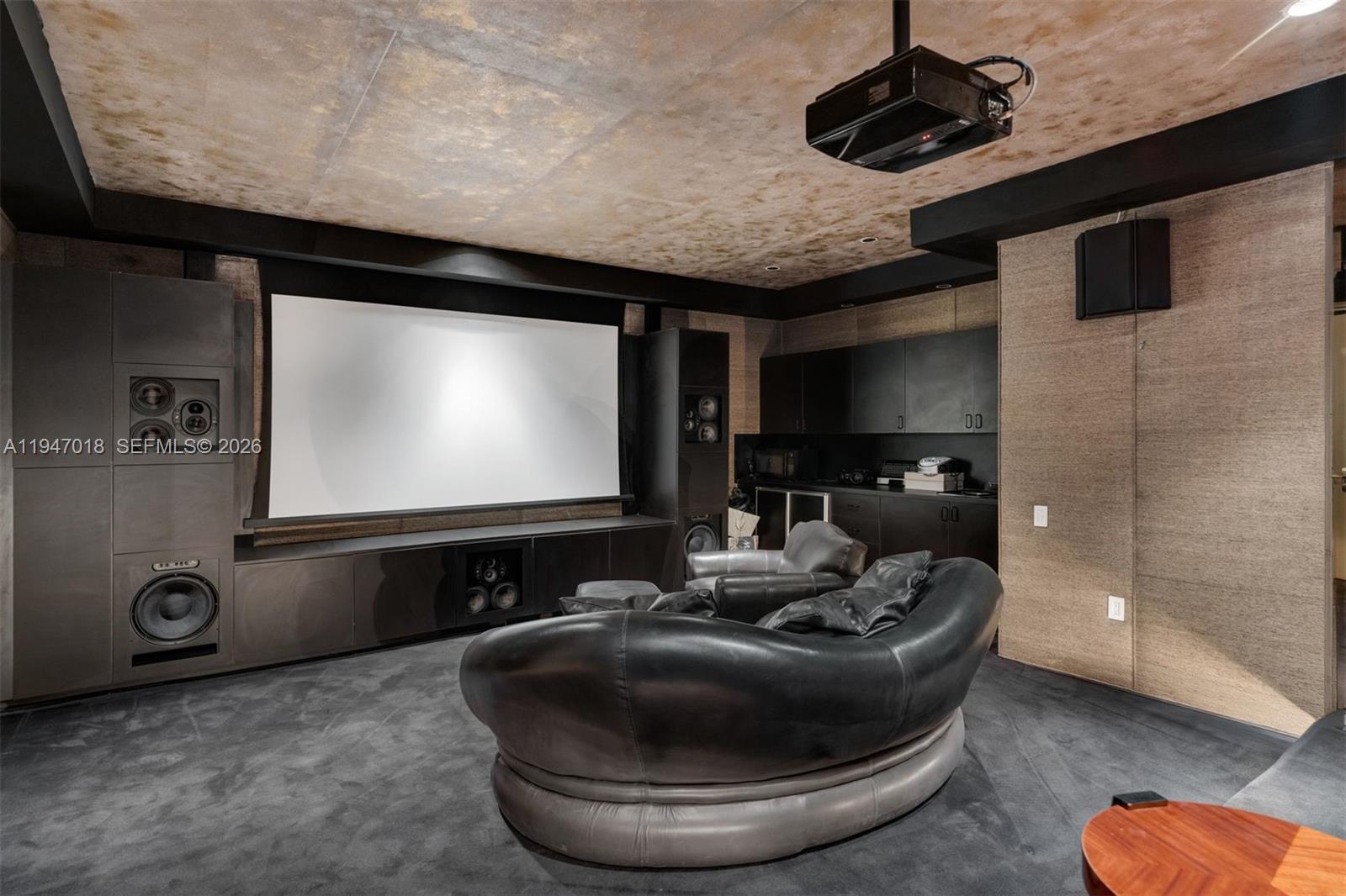 5225 Collins Ave Unit: PH8