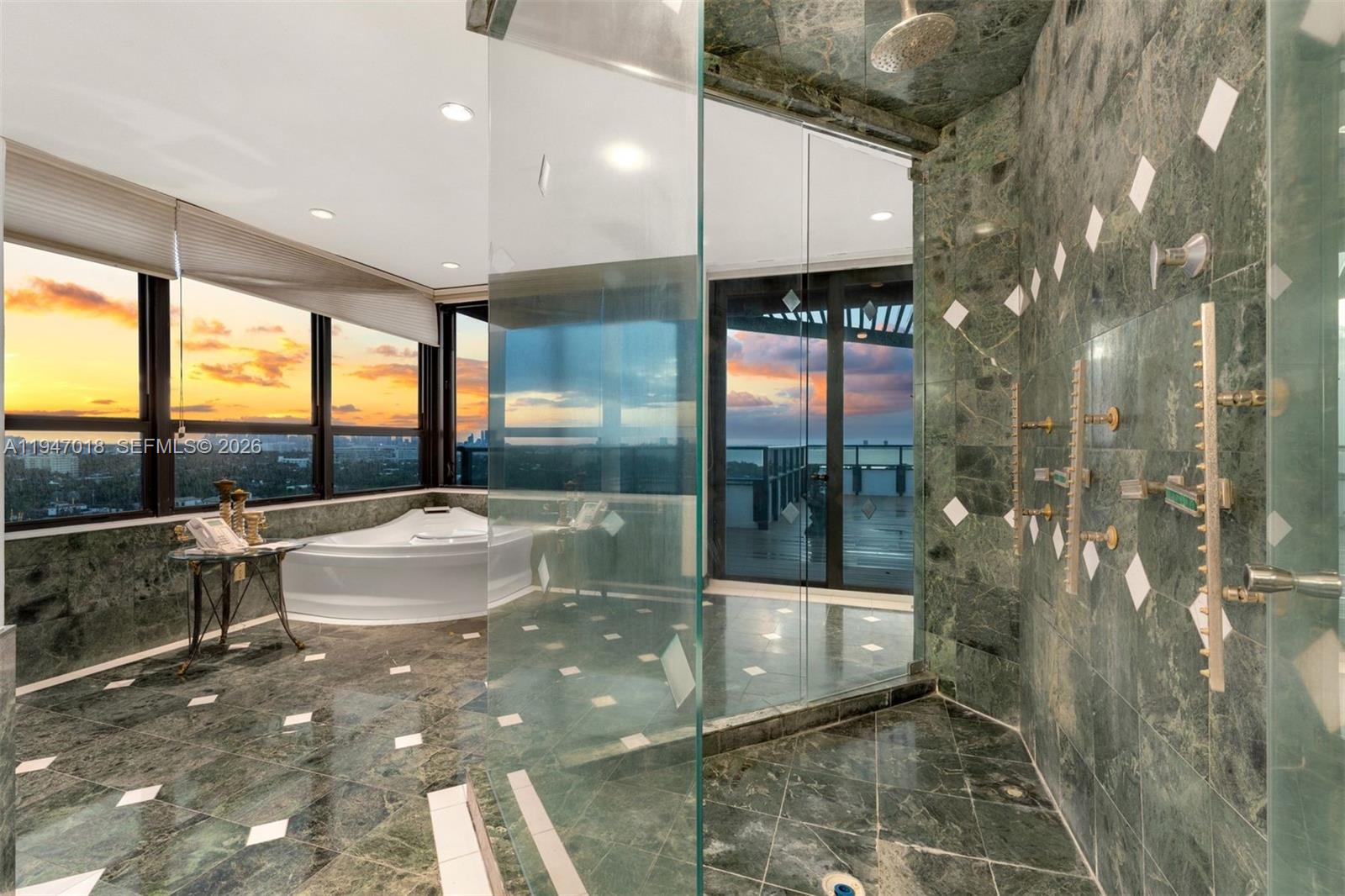 5225 Collins Ave Unit: PH8