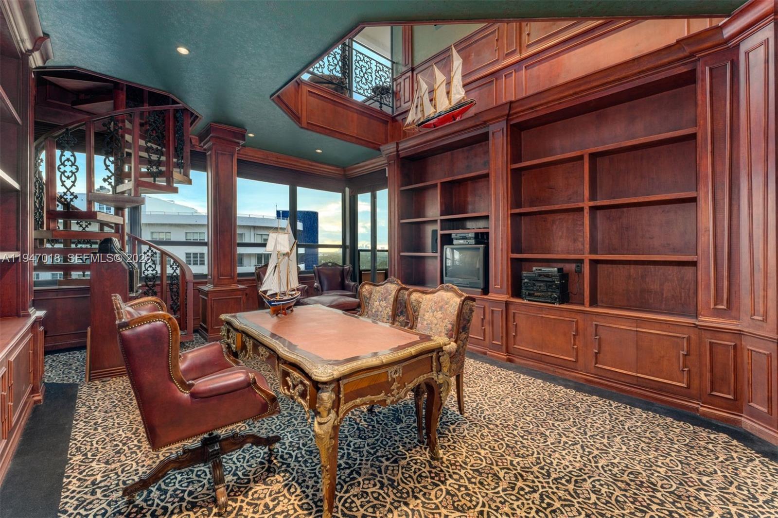 5225 Collins Ave Unit: PH8