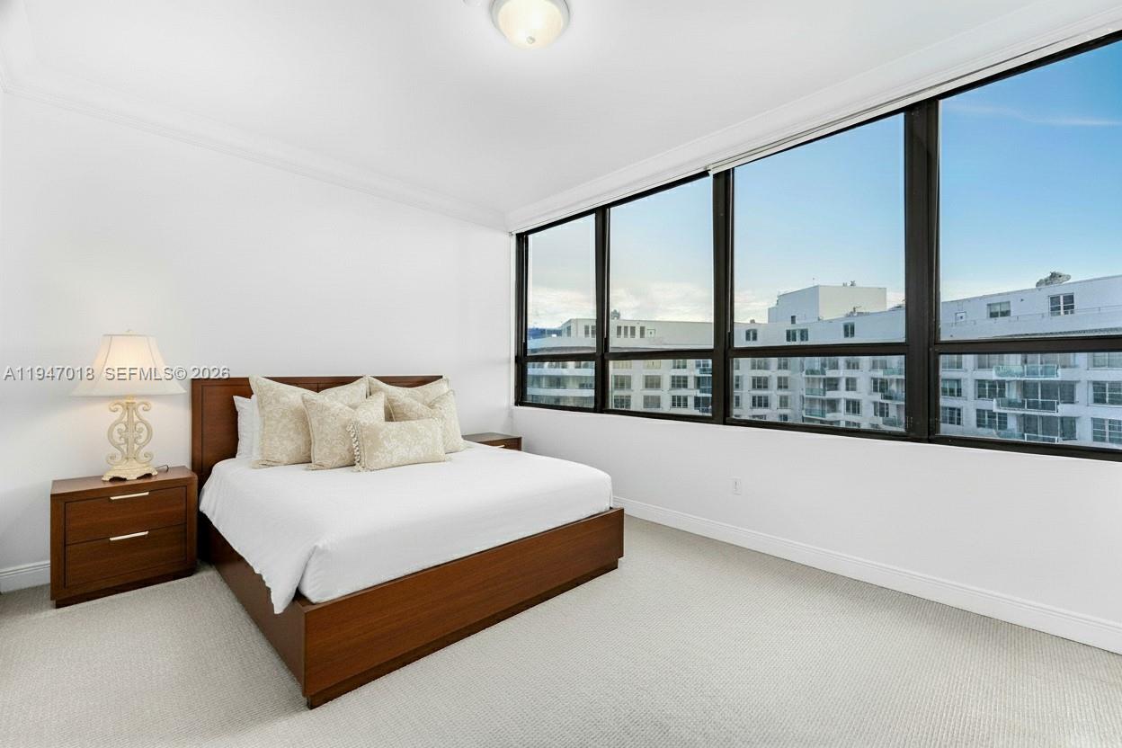 5225 Collins Ave Unit: PH8