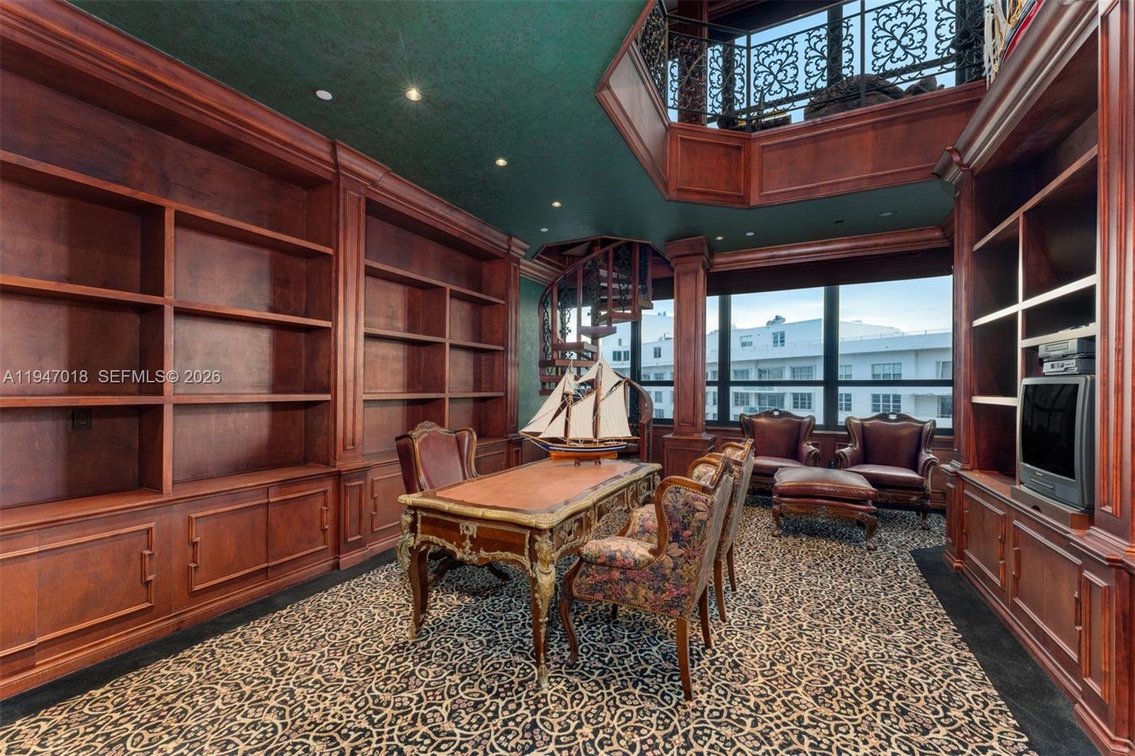 5225 Collins Ave Unit: PH8