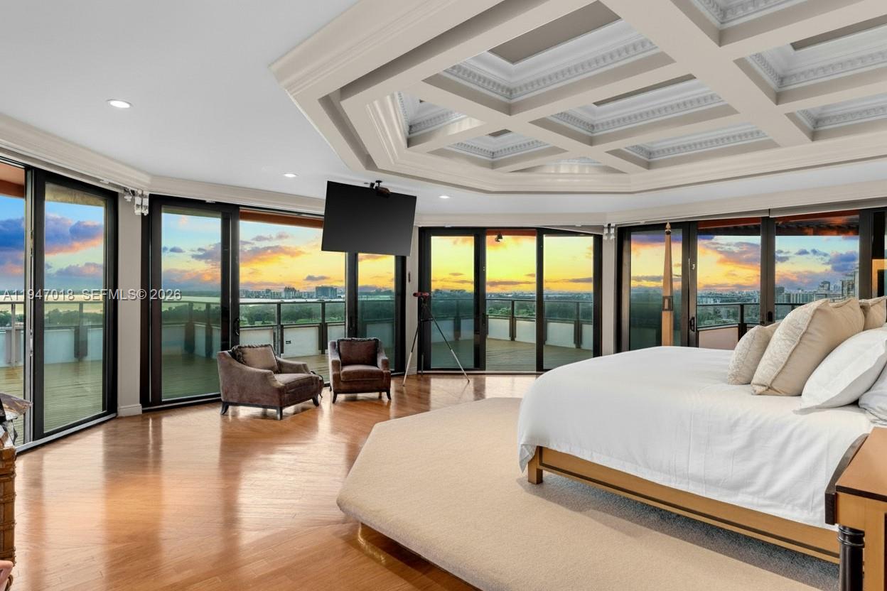 5225 Collins Ave Unit: PH8