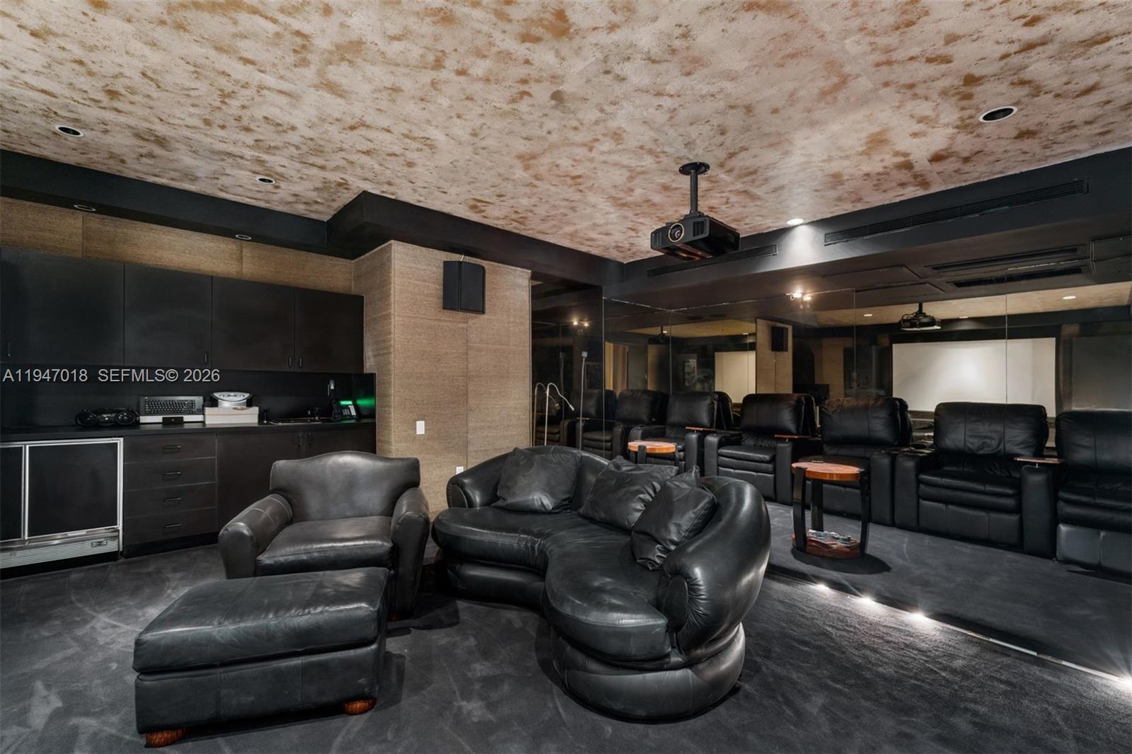 5225 Collins Ave Unit: PH8