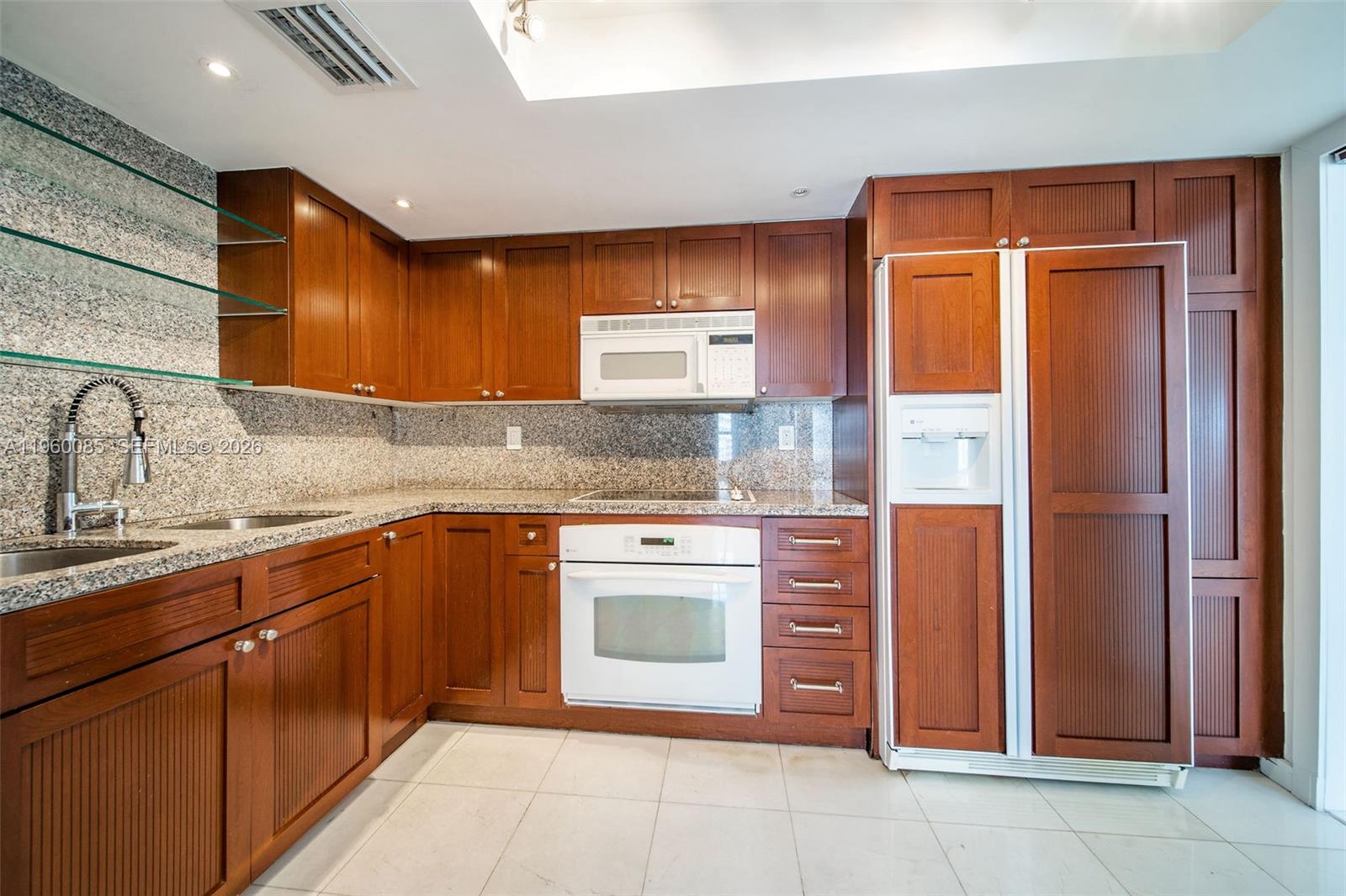 5415 Collins Ave Unit: 501/601