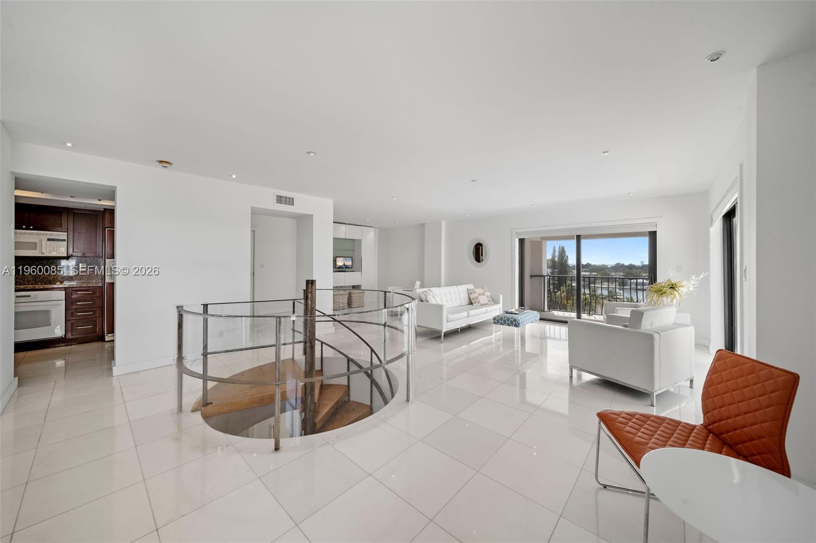 5415 Collins Ave Unit: 501/601