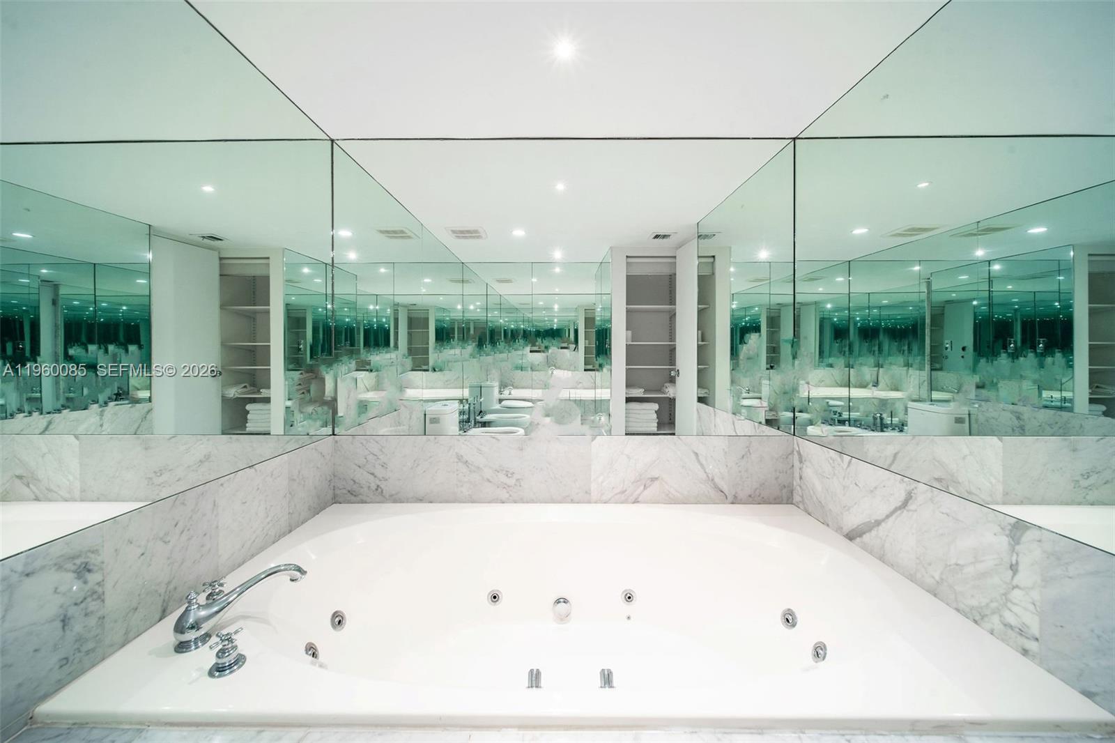 5415 Collins Ave Unit: 501/601