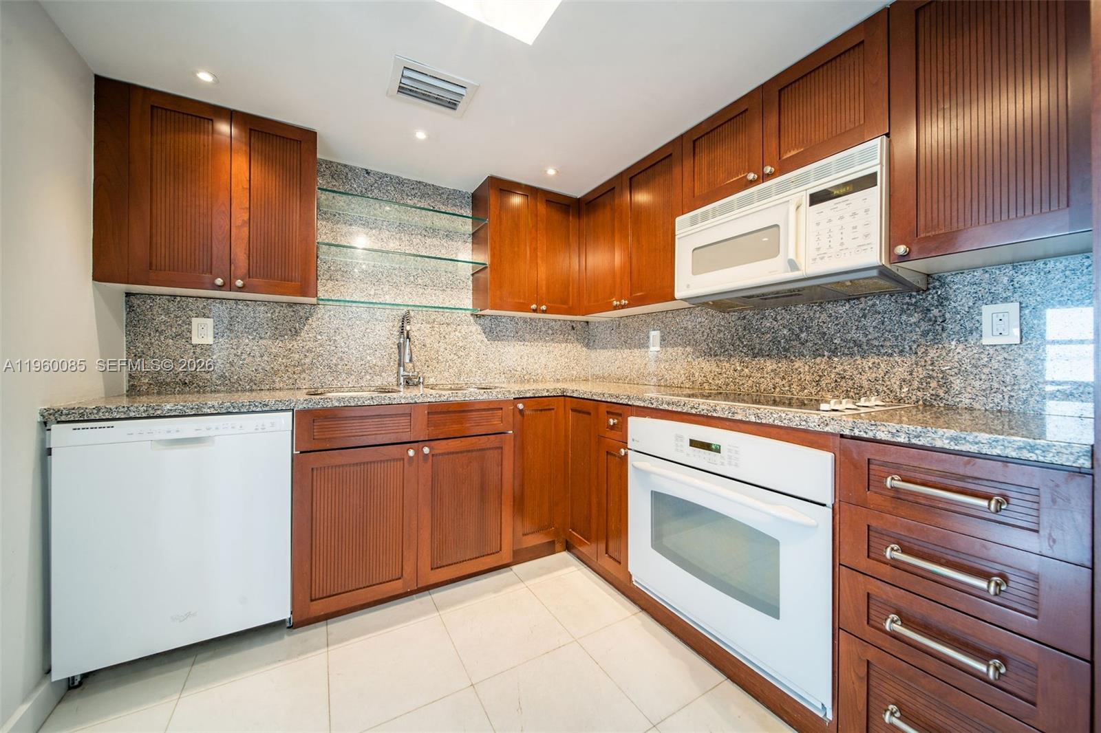 5415 Collins Ave Unit: 501/601