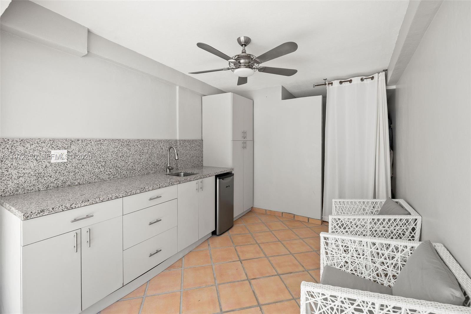 4925 Collins Ave Unit: CU2