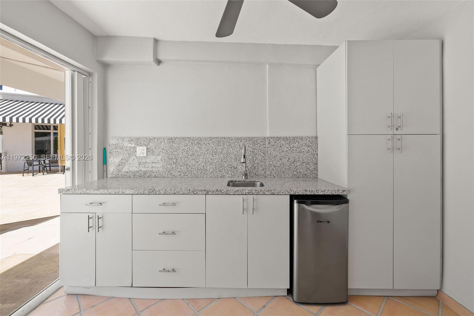 4925 Collins Ave Unit: CU2