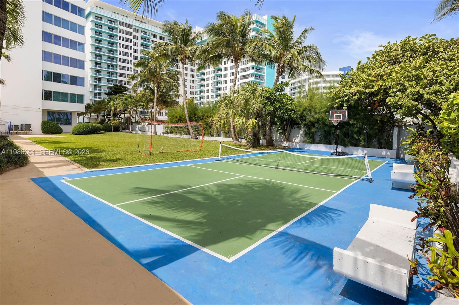 5055 Collins Ave # 5M