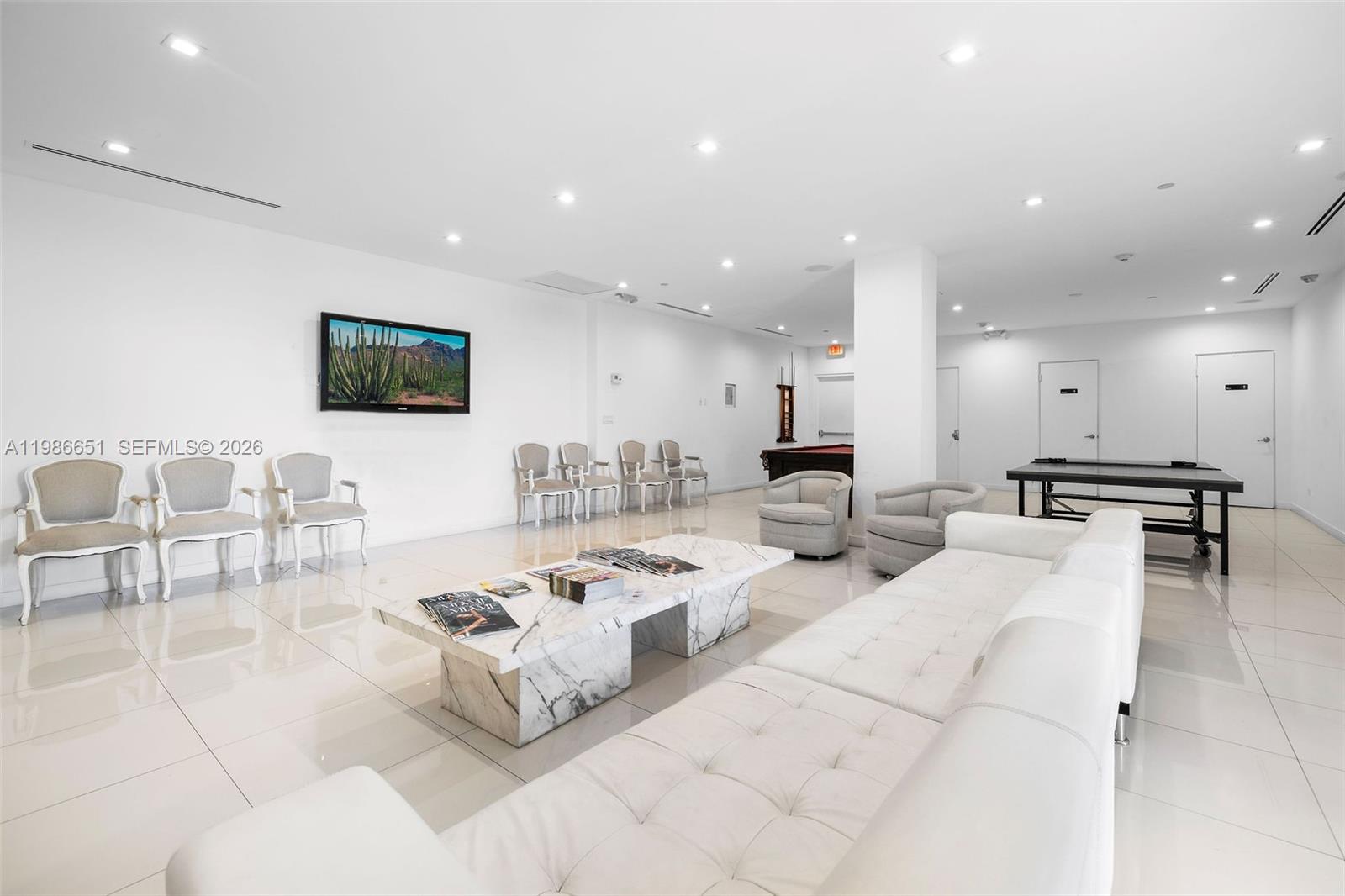 5055 Collins Ave # 5M