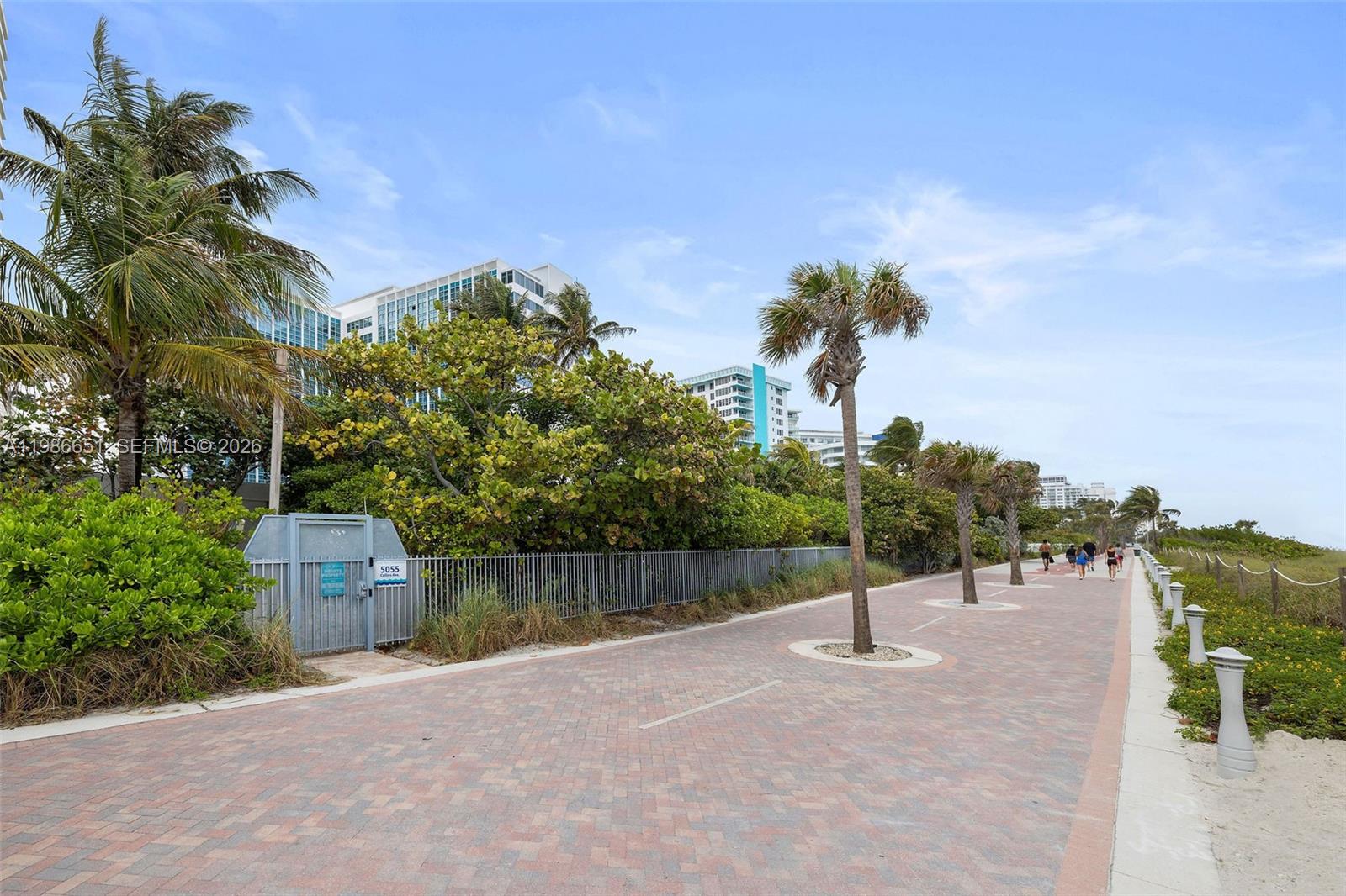 5055 Collins Ave # 5M
