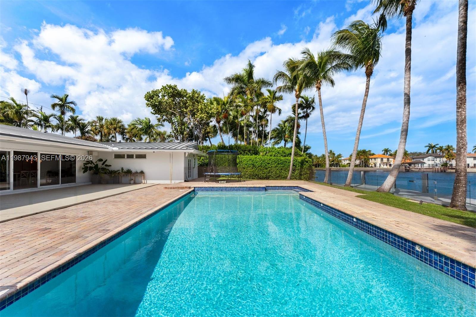 1525 Diplomat Pkwy