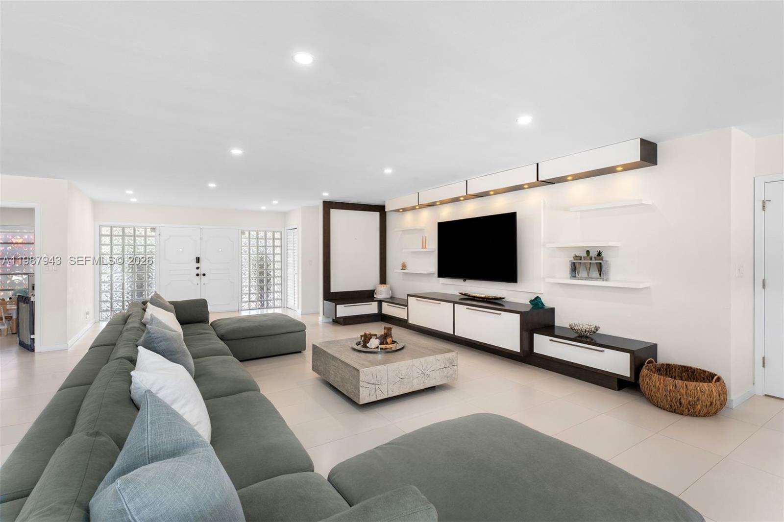 1525 Diplomat Pkwy