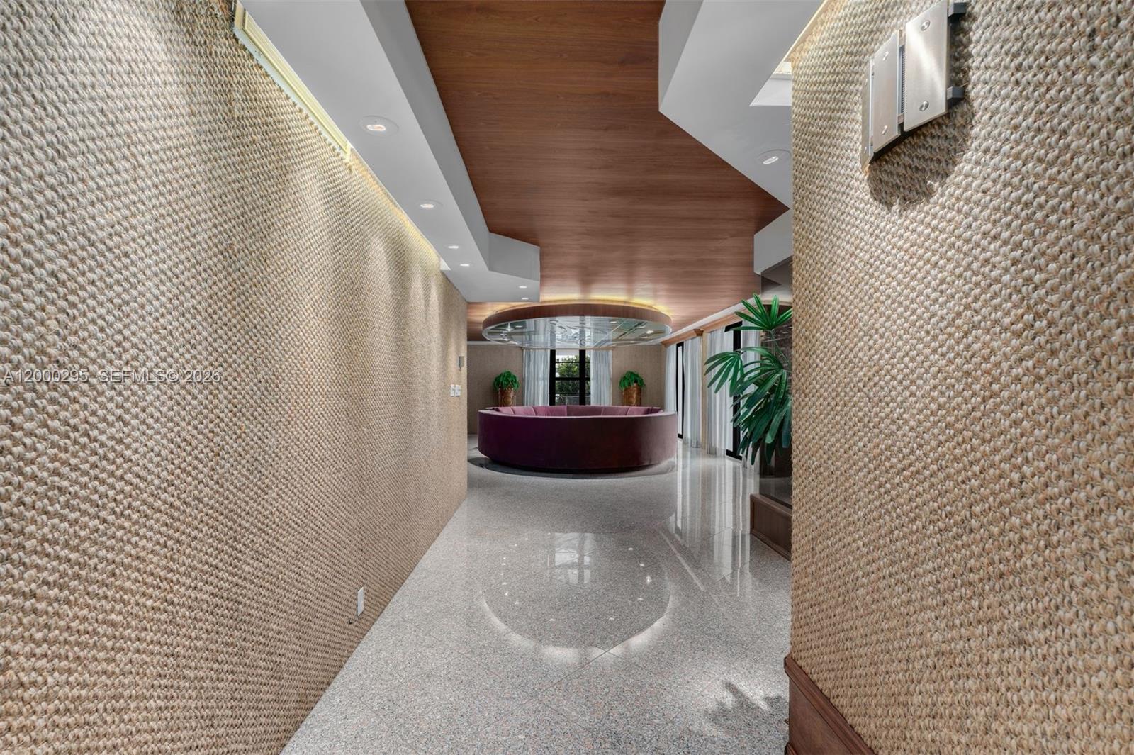 5500 Collins Ave # 304