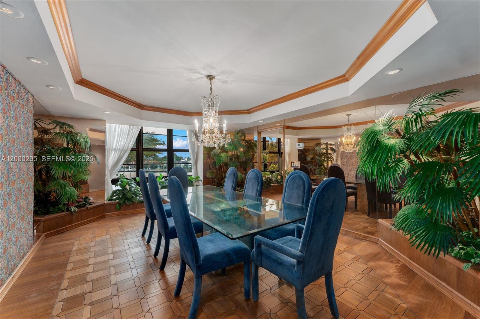 5500 Collins Ave # 304