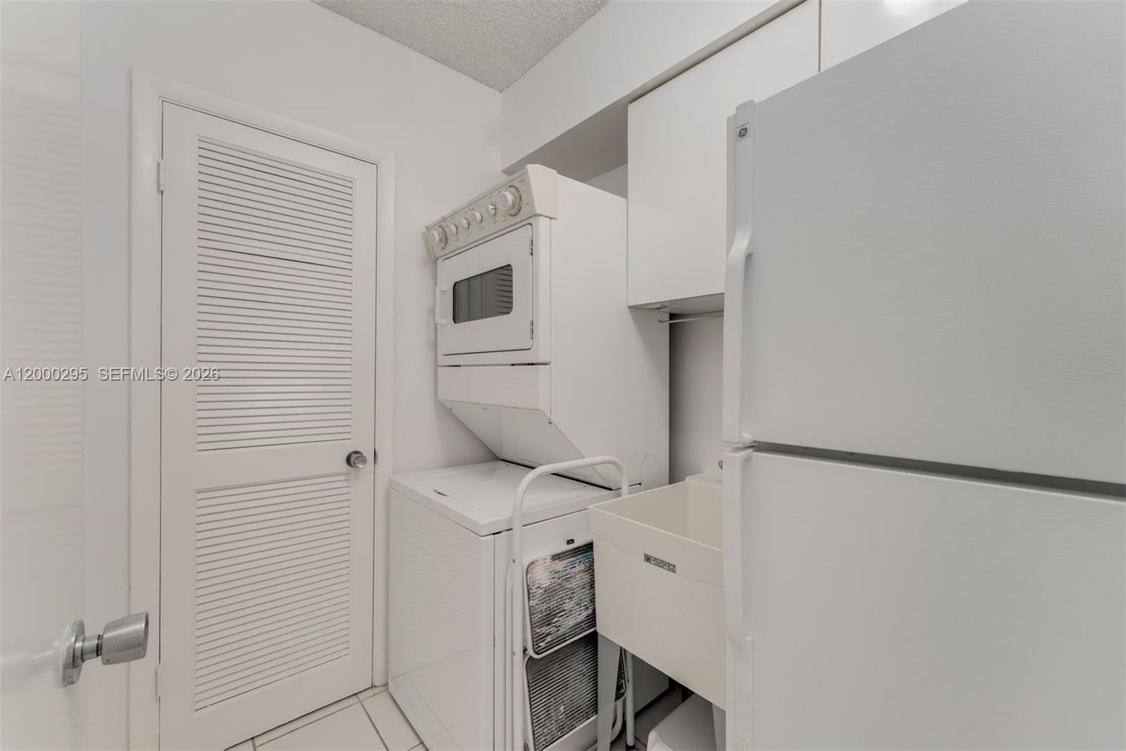 5500 Collins Ave # 304