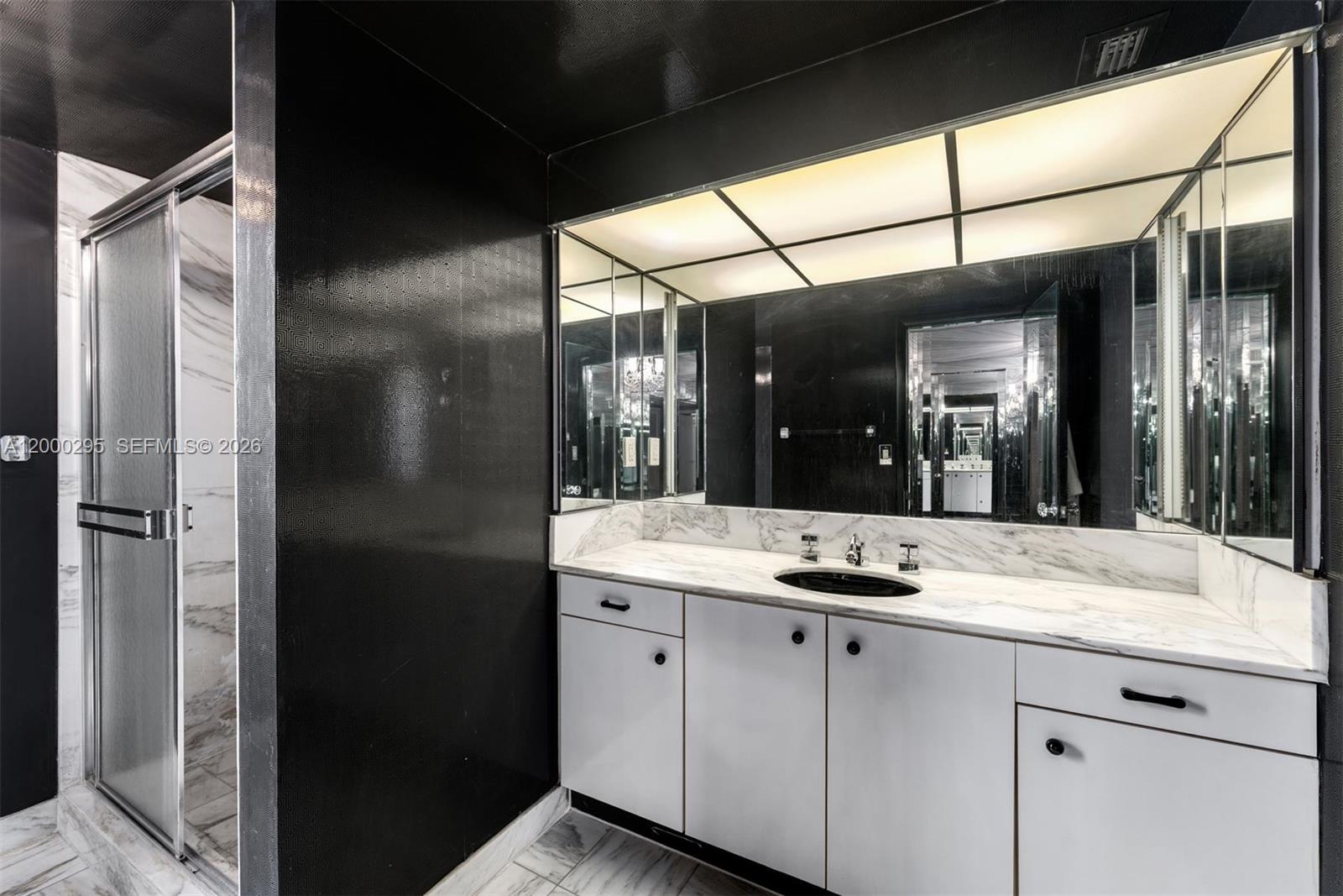 5500 Collins Ave # 304