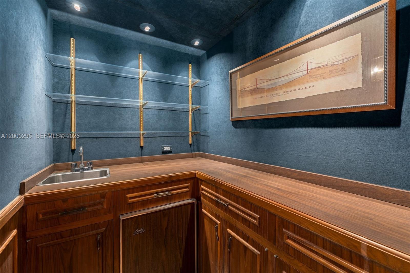 5500 Collins Ave # 304